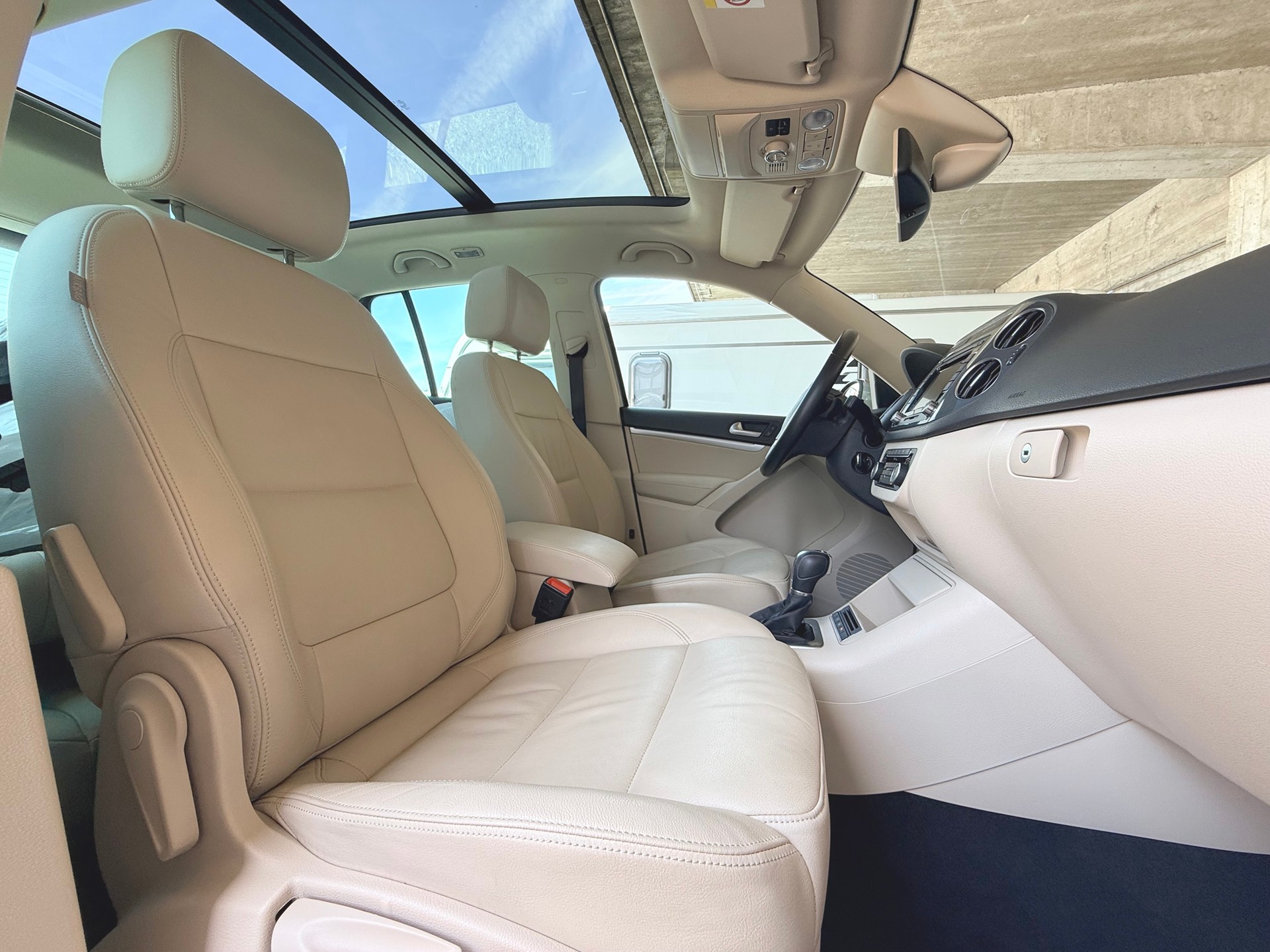 VW Tiguan 2.0 TSI R-Line Design 4Motion DSG-image-6