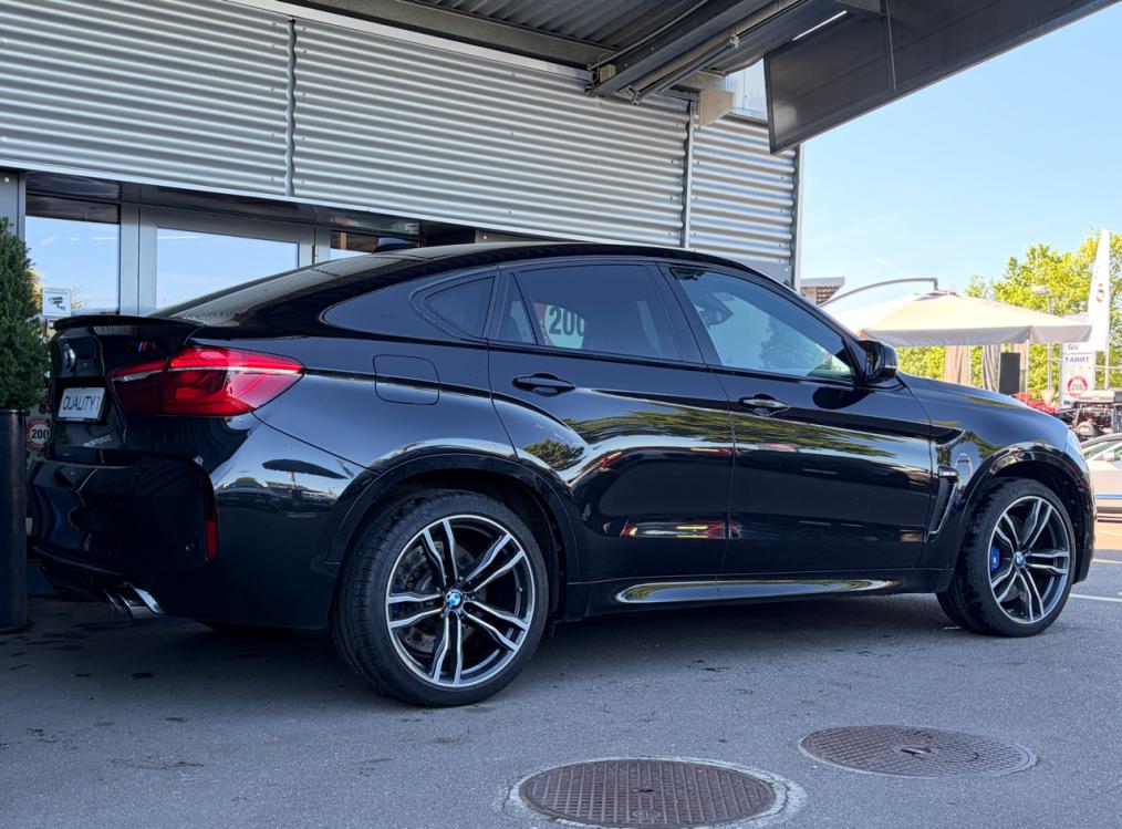 BMW X6M-showroom-element-2