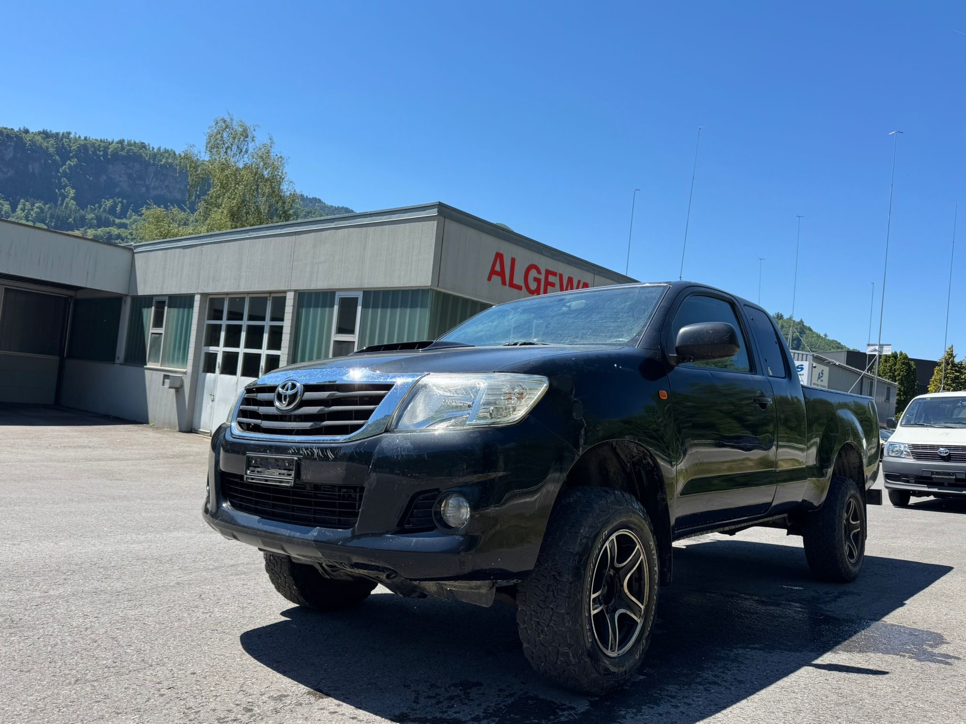 TOYOTA Hilux 2.5D 4WD Extra Cab Luna-image-13