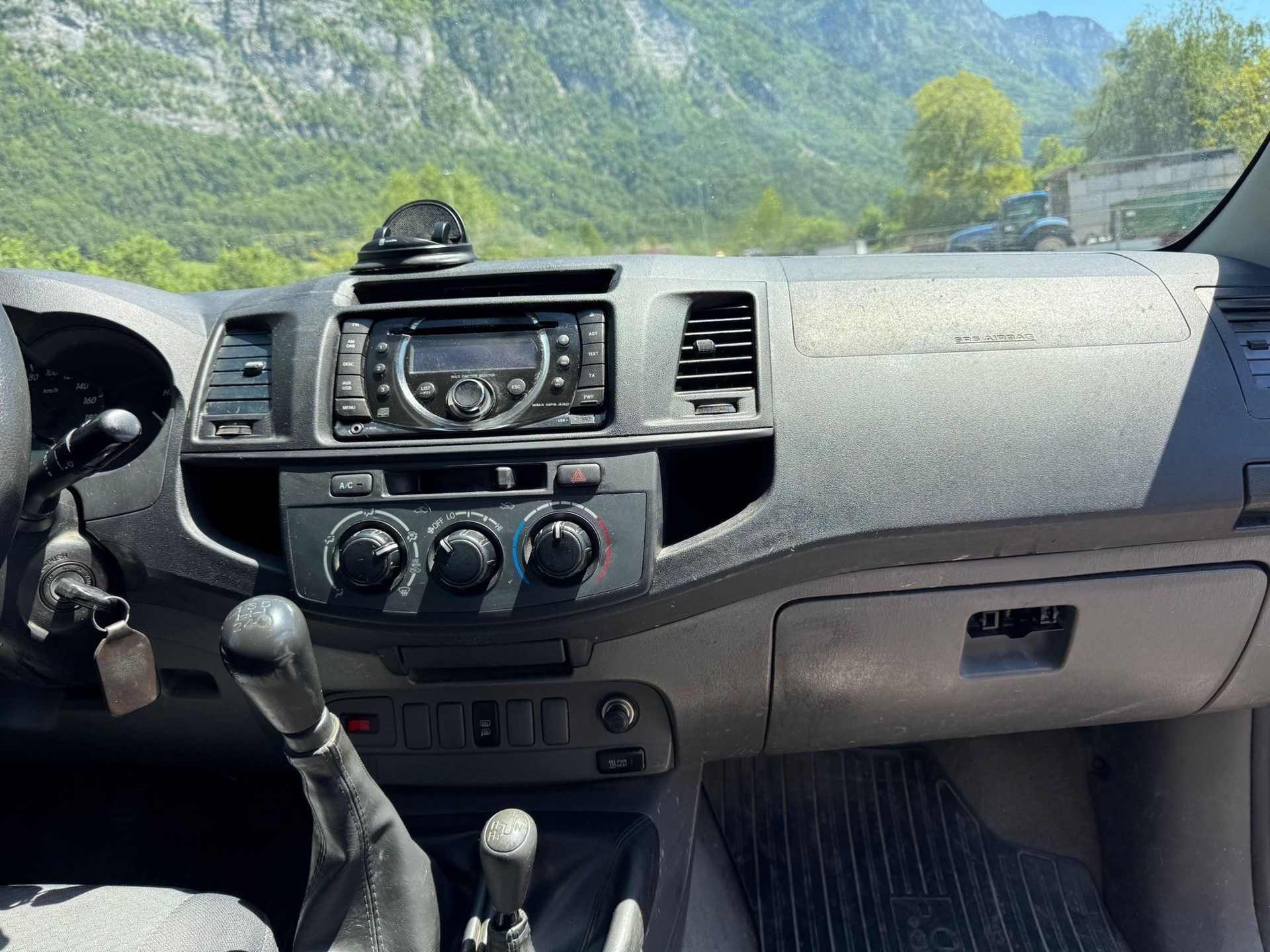 TOYOTA Hilux 2.5D 4WD Extra Cab Luna-image-5
