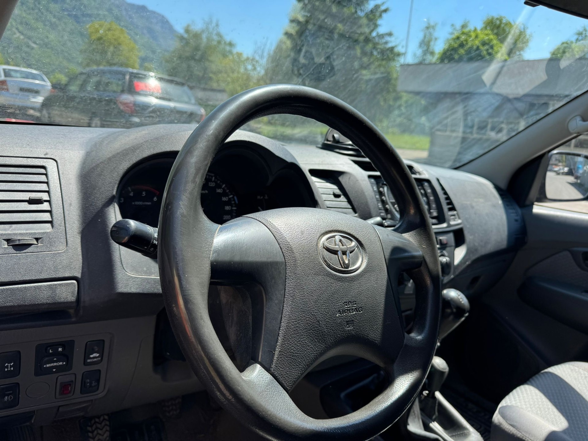 TOYOTA Hilux 2.5D 4WD Extra Cab Luna-image-3