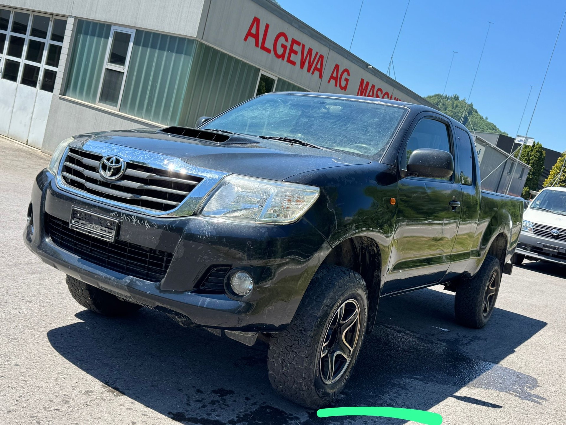 TOYOTA Hilux 2.5D 4WD Extra Cab Luna-image-2