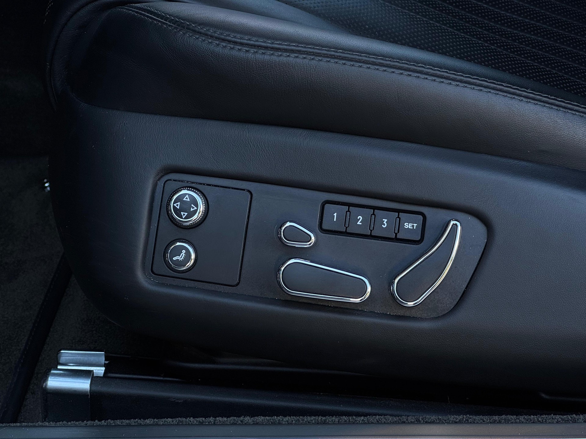 BENTLEY Continental GT 4.0 V8-image-19
