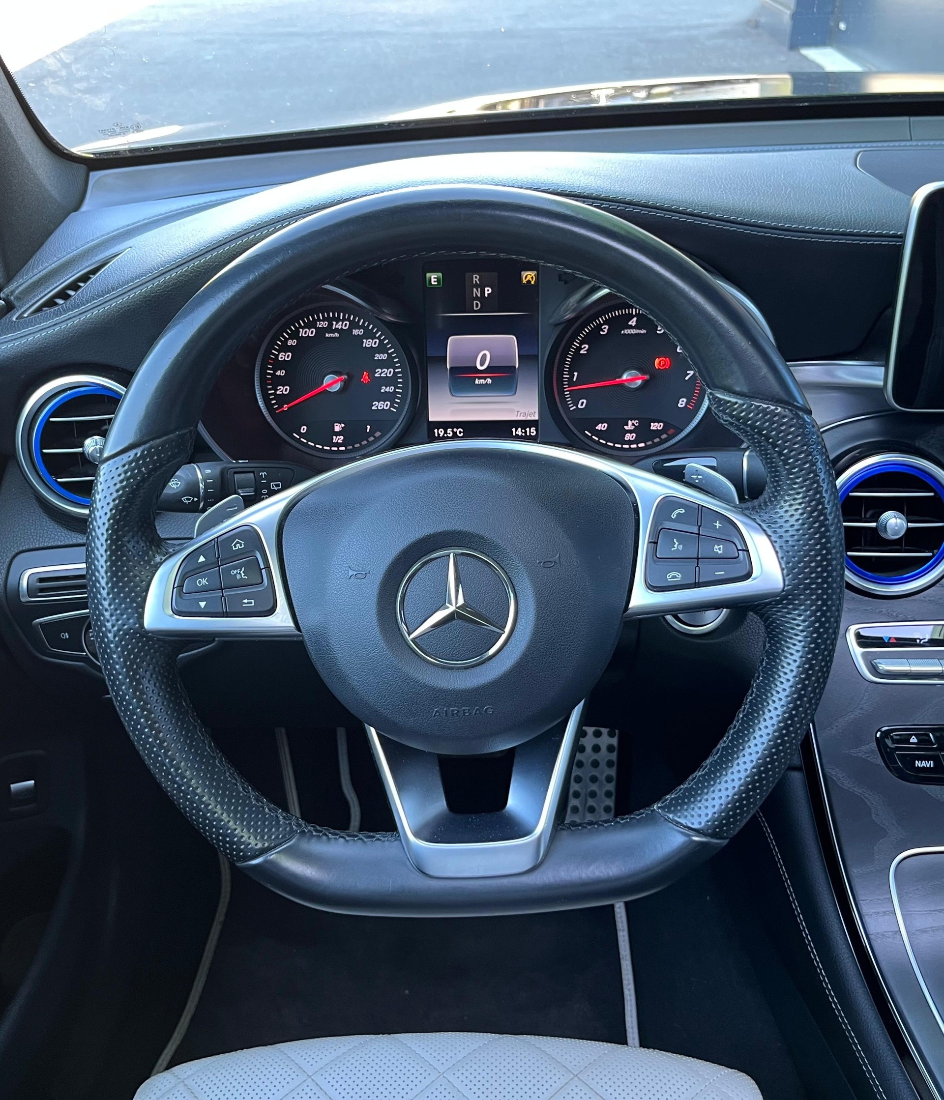 MERCEDES-BENZ GLC 250 AMG Line 4Matic 9G-Tronic-image-19