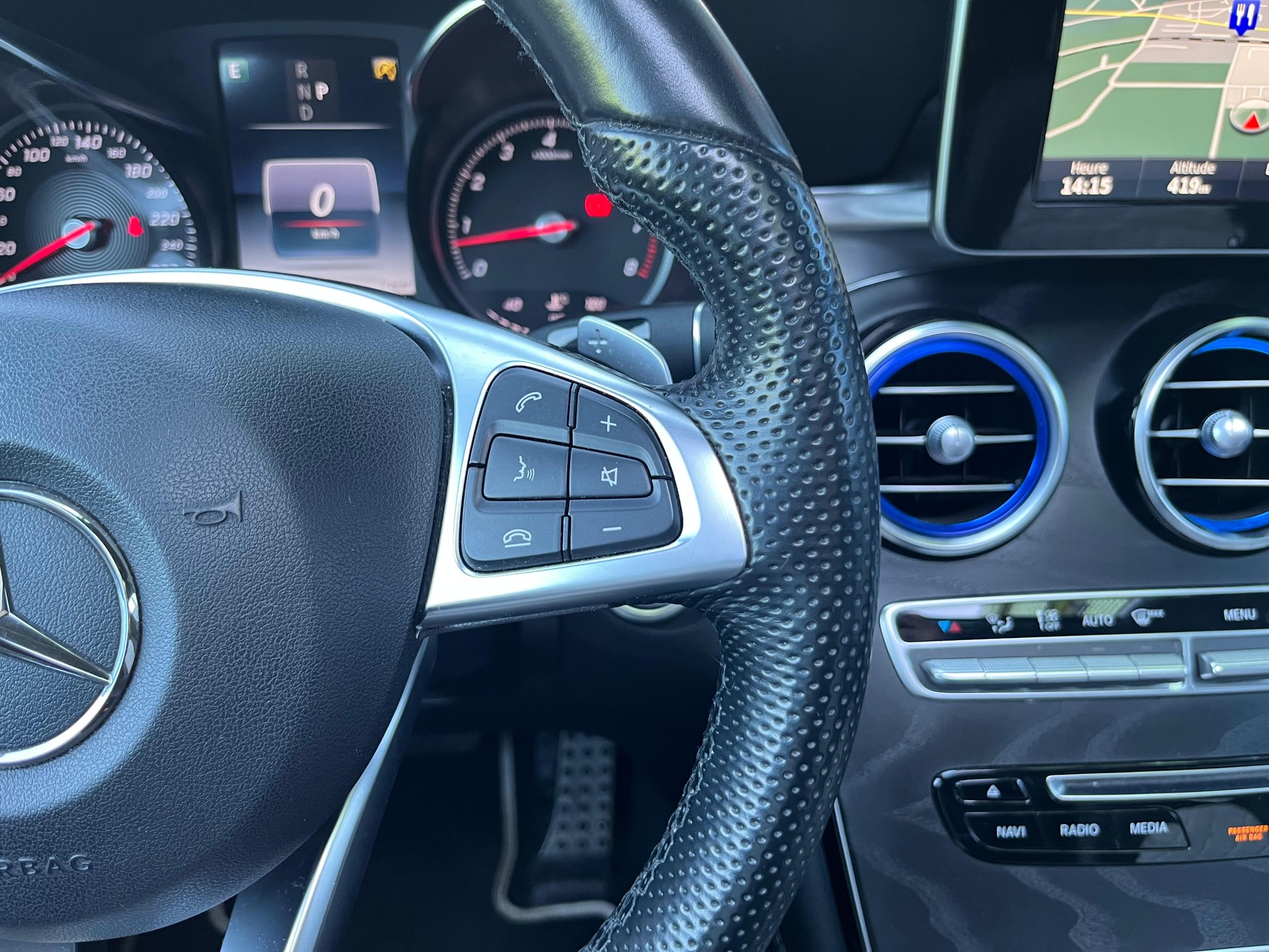 MERCEDES-BENZ GLC 250 AMG Line 4Matic 9G-Tronic-image-21