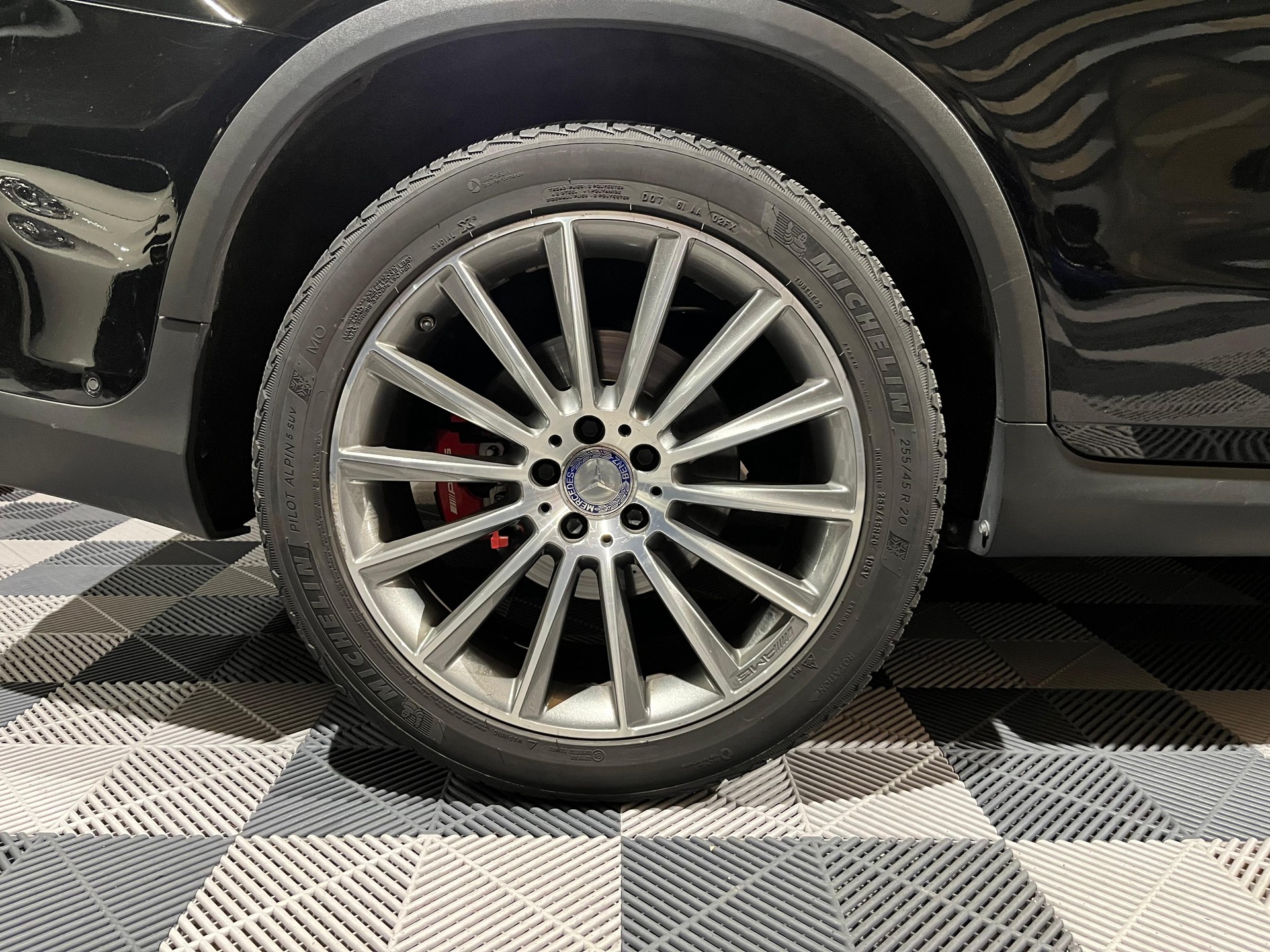 MERCEDES-BENZ GLC 250 AMG Line 4Matic 9G-Tronic-image-9