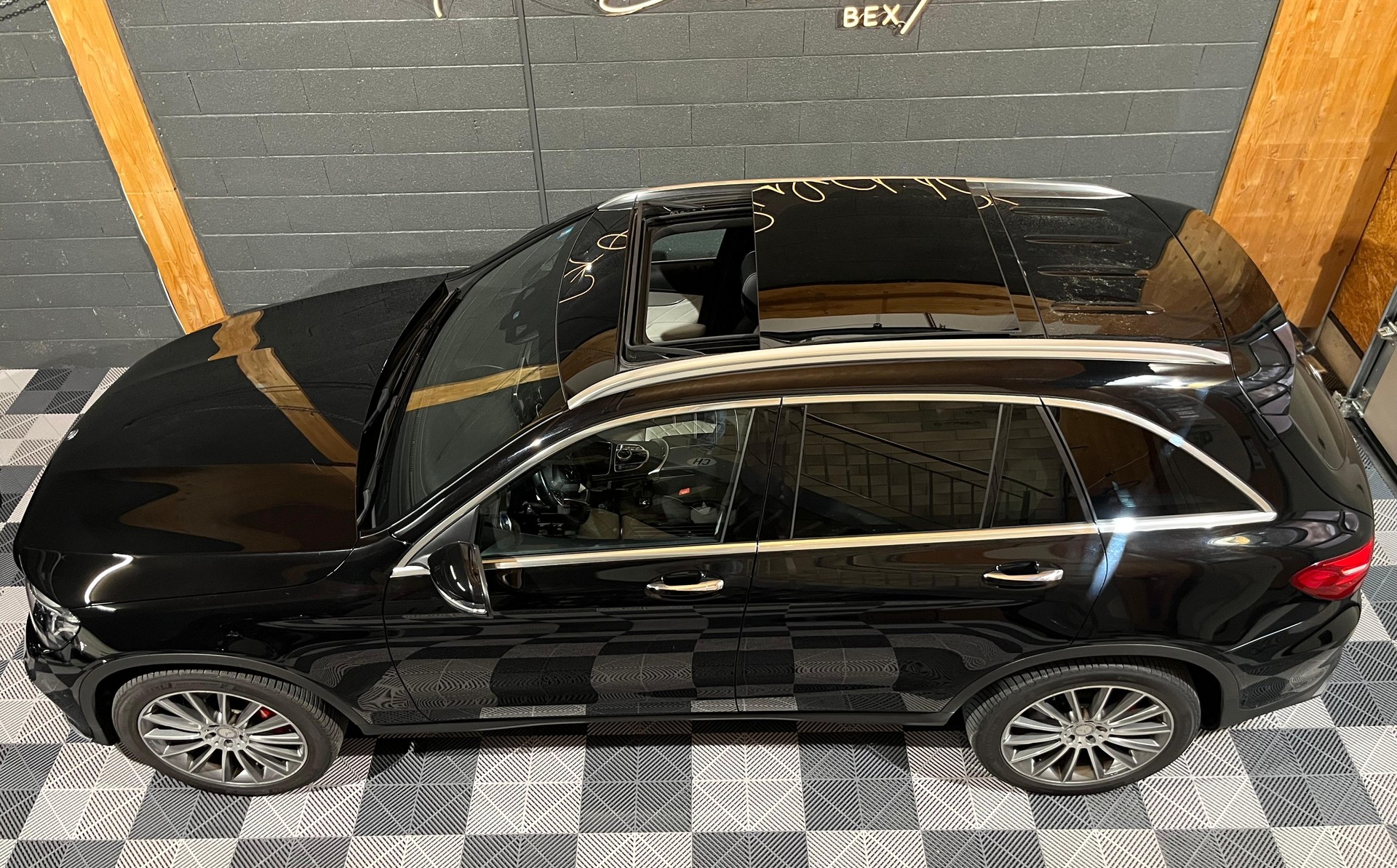 MERCEDES-BENZ GLC 250 AMG Line 4Matic 9G-Tronic-image-6