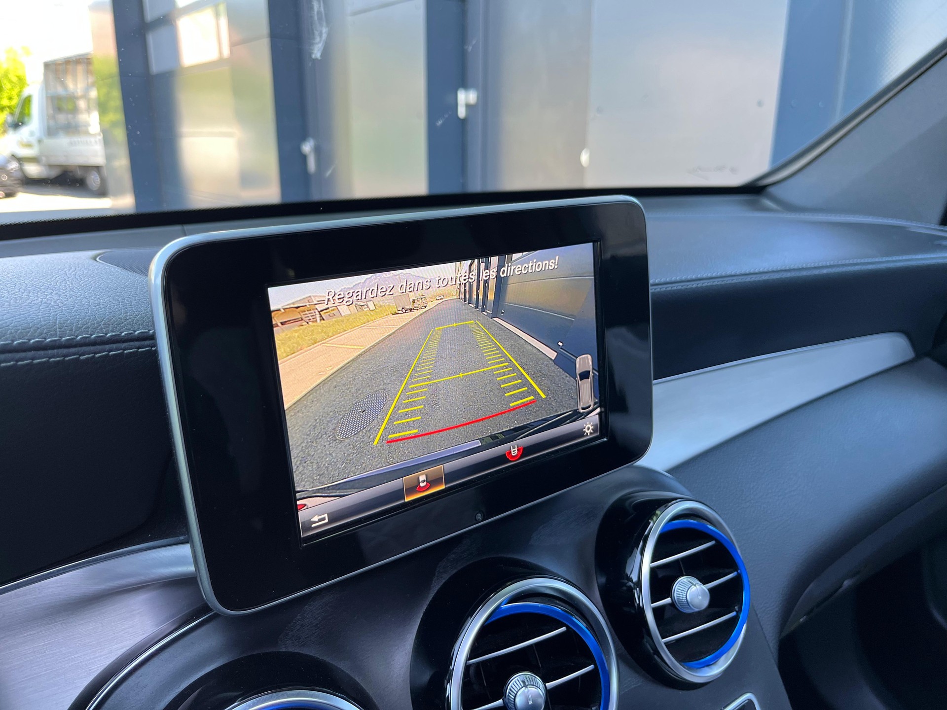 MERCEDES-BENZ GLC 250 AMG Line 4Matic 9G-Tronic-image-22