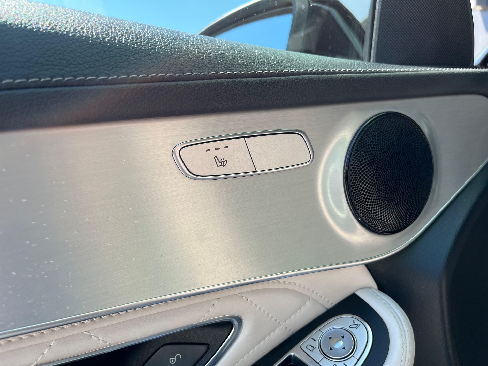 MERCEDES-BENZ GLC 250 AMG Line 4Matic 9G-Tronic-image-17