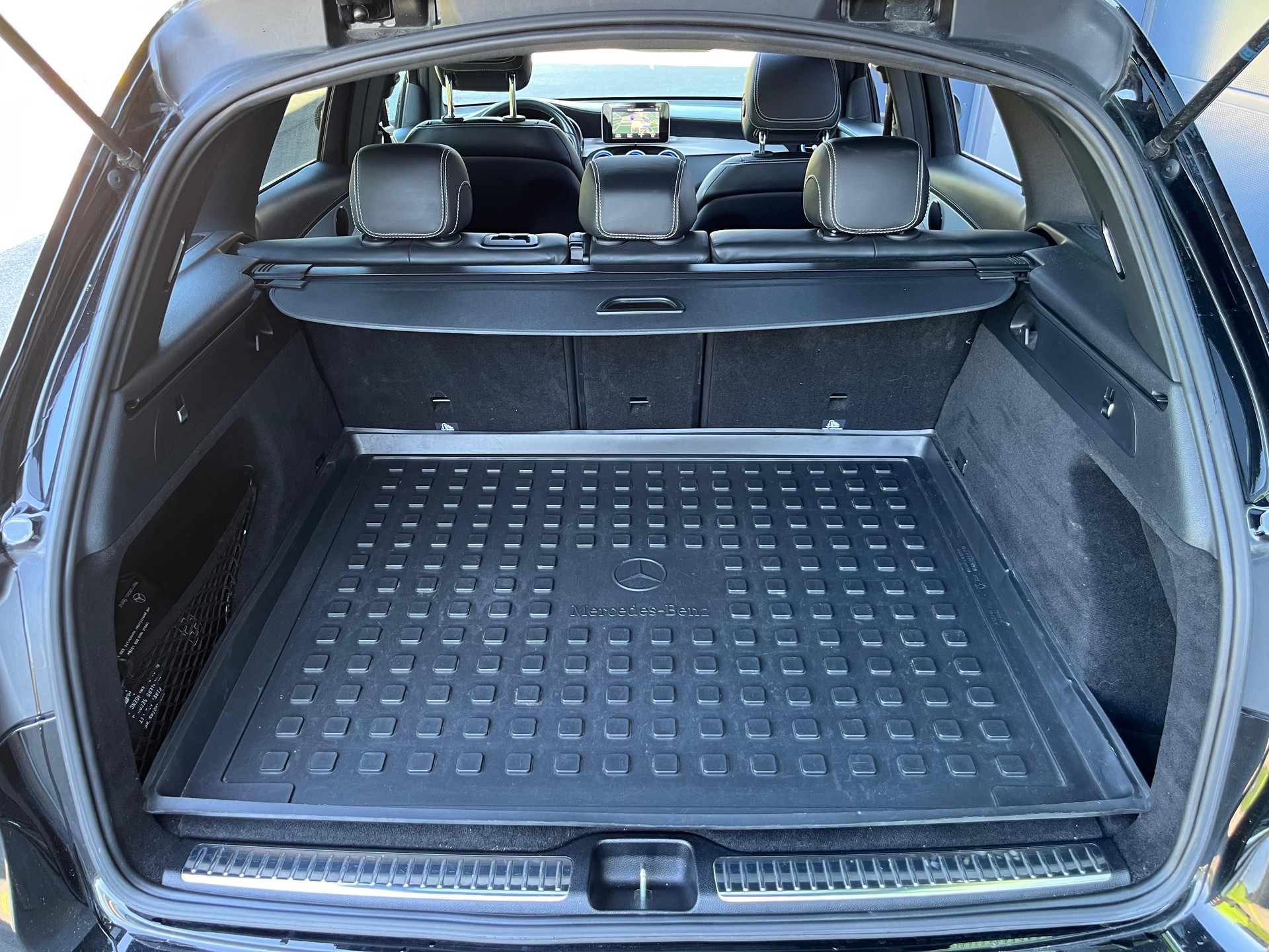 MERCEDES-BENZ GLC 250 AMG Line 4Matic 9G-Tronic-image-14
