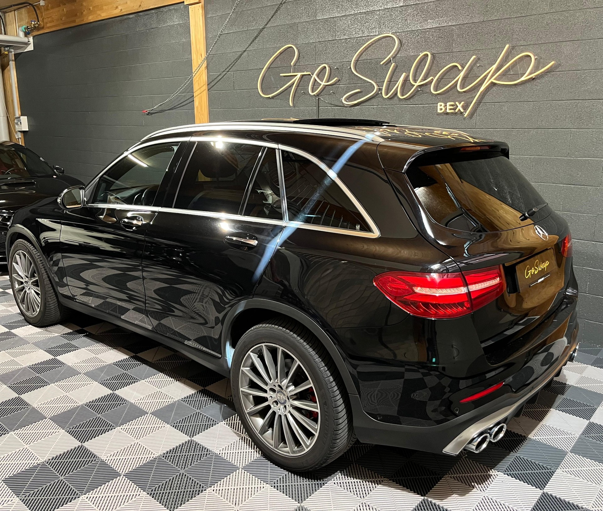 MERCEDES-BENZ GLC 250 AMG Line 4Matic 9G-Tronic-image-7