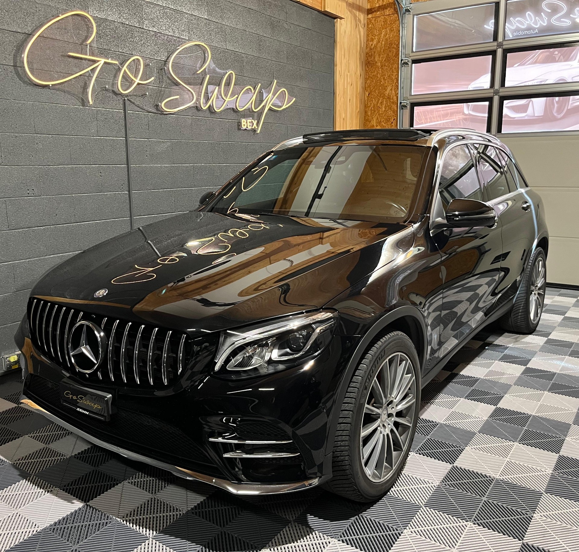 MERCEDES-BENZ GLC 250 AMG Line 4Matic 9G-Tronic-image-4