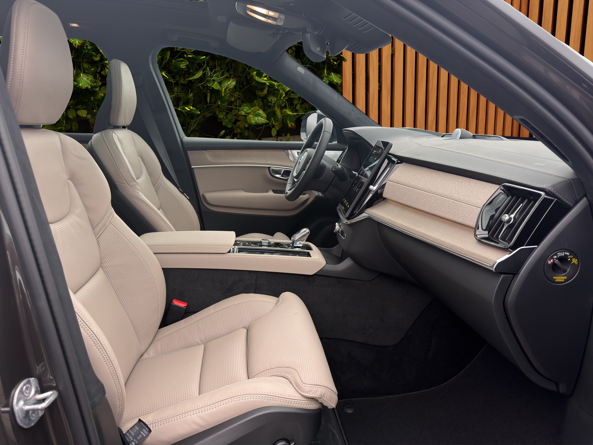 VOLVO XC90 2.0 T8 TE XCLUSIVE Edition Dark eAWD-image-15