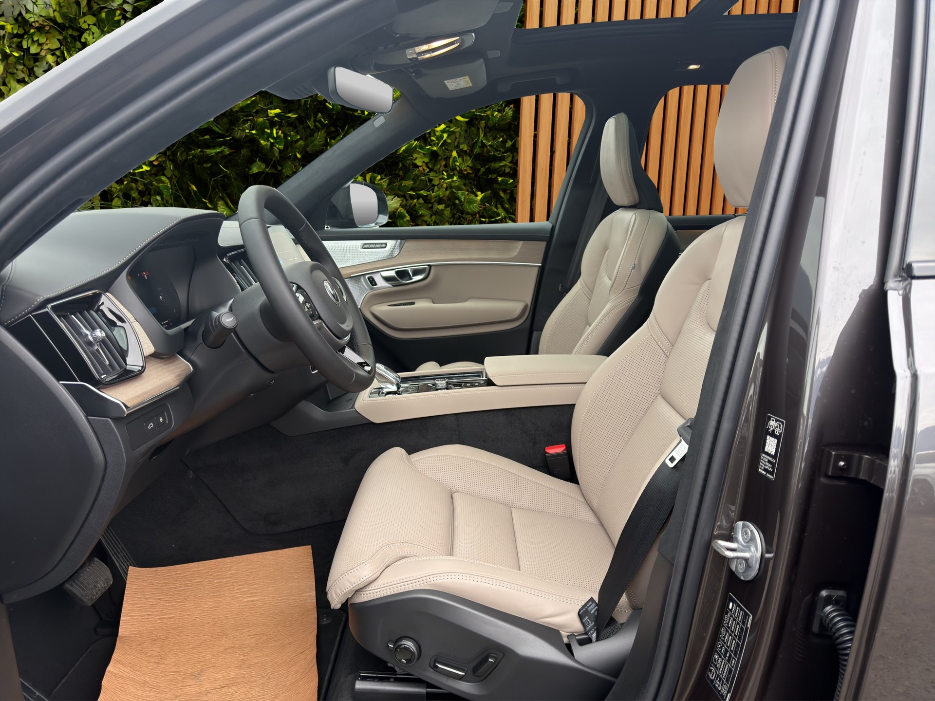 VOLVO XC90 2.0 T8 TE XCLUSIVE Edition Dark eAWD-image-8