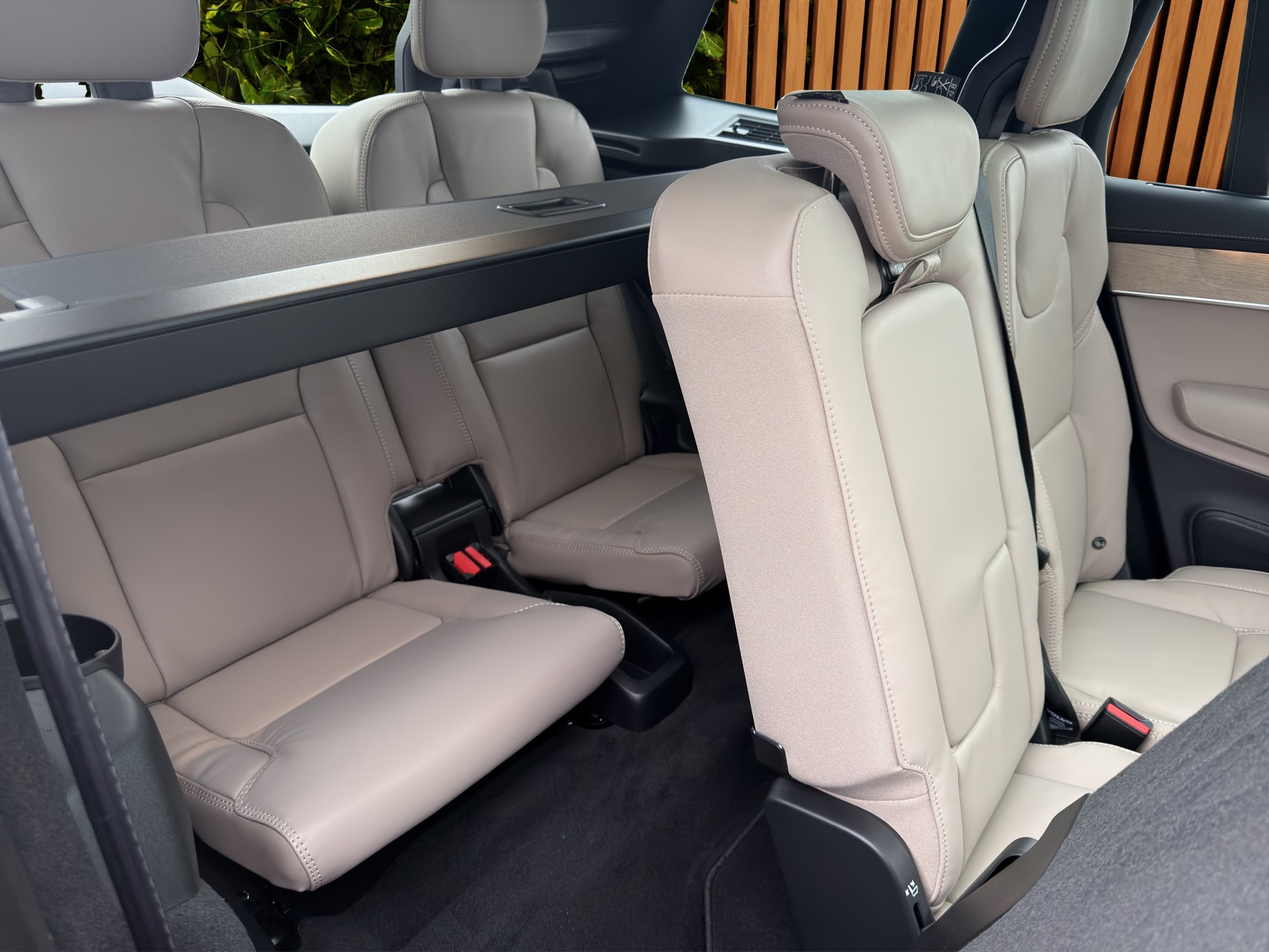 VOLVO XC90 2.0 T8 TE XCLUSIVE Edition Dark eAWD-image-16
