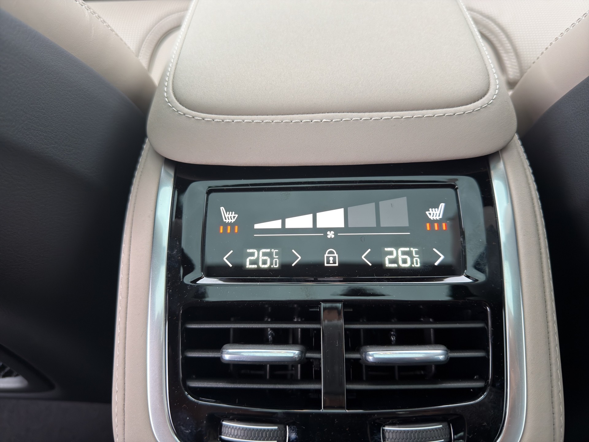 VOLVO XC90 2.0 T8 TE XCLUSIVE Edition Dark eAWD-image-19