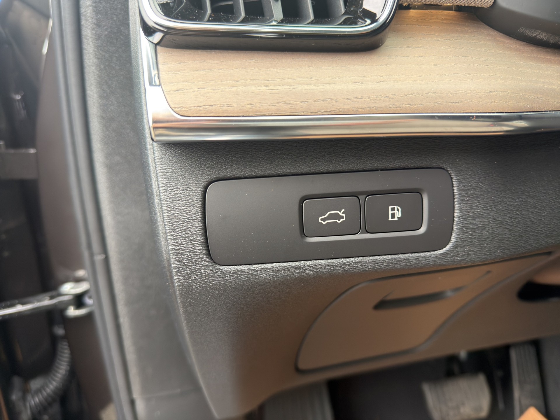 VOLVO XC90 2.0 T8 TE XCLUSIVE Edition Dark eAWD-image-18