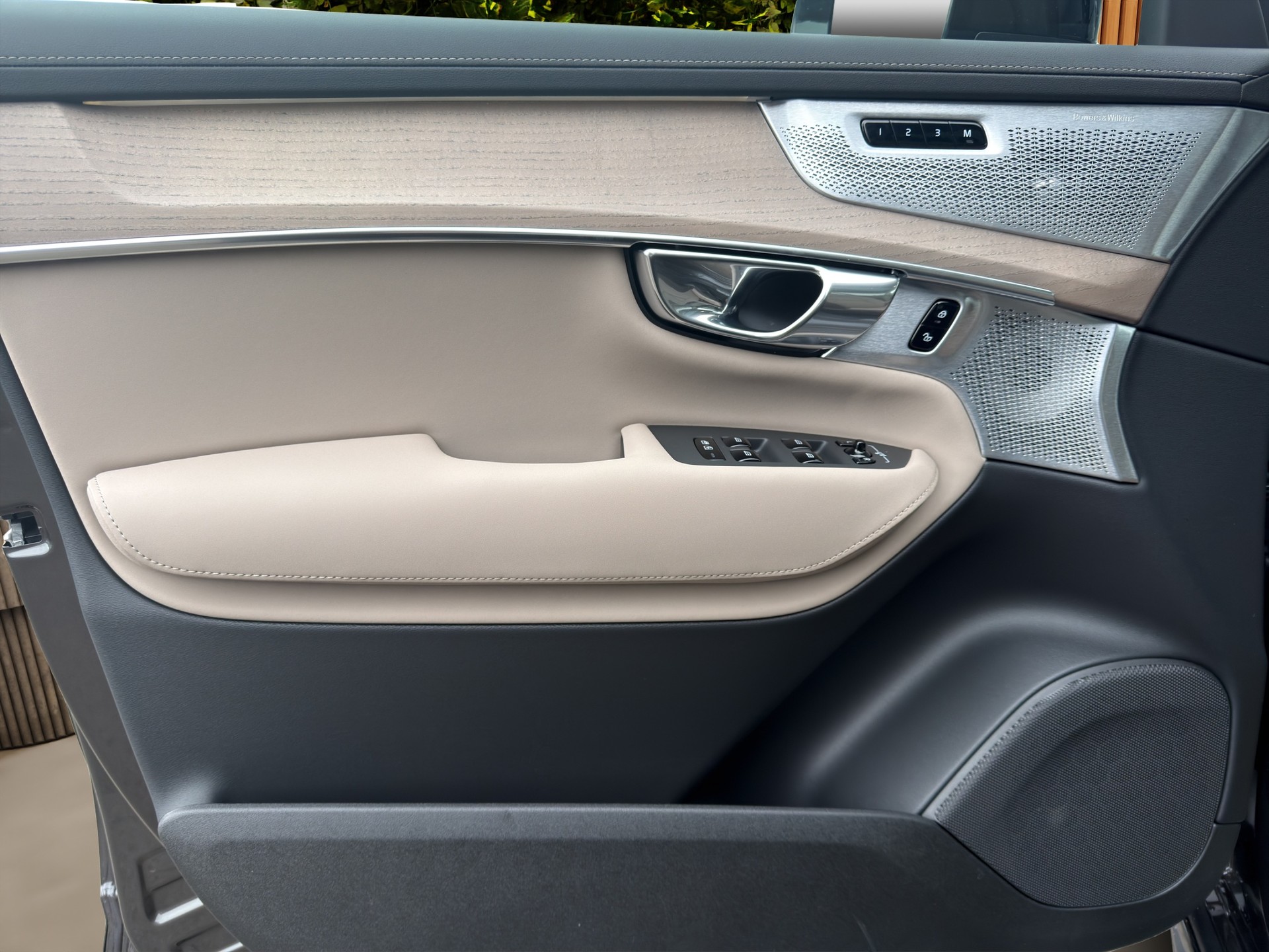 VOLVO XC90 2.0 T8 TE XCLUSIVE Edition Dark eAWD-image-14