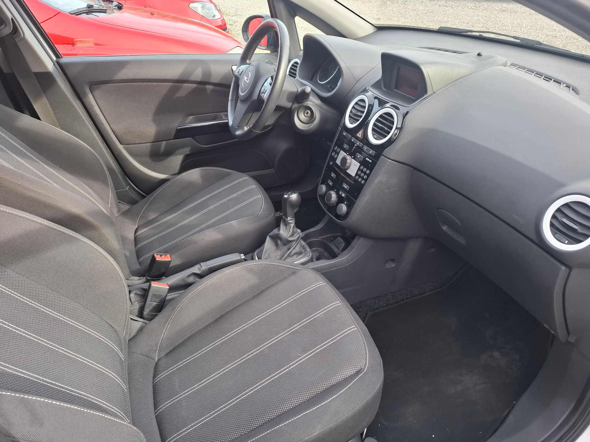 OPEL Corsa 1.6 Turbo Color Edition-image-9