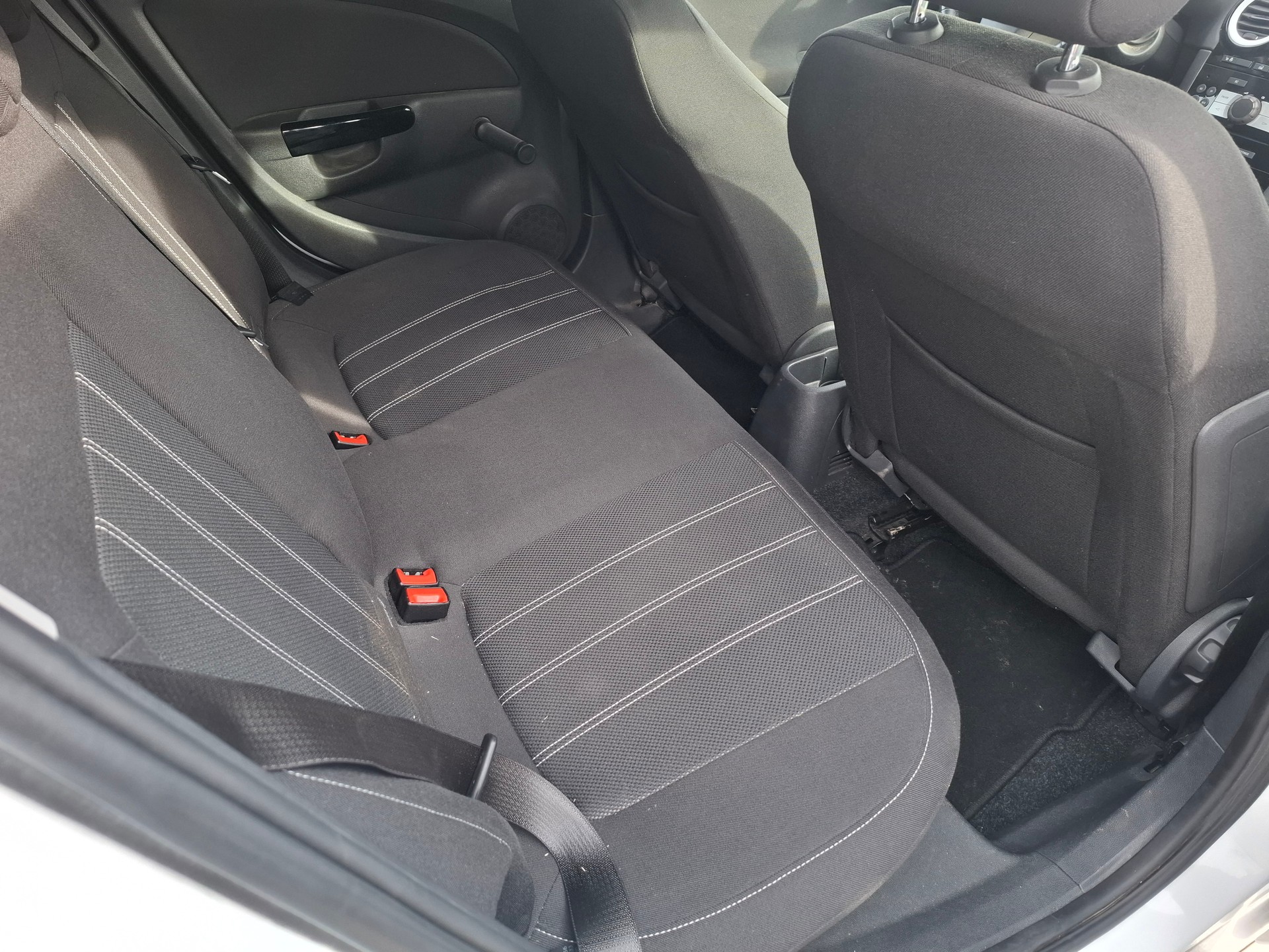 OPEL Corsa 1.6 Turbo Color Edition-image-10