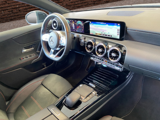 MERCEDES-BENZ A 200 AMG Line-image-13