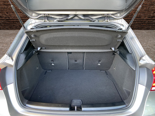 MERCEDES-BENZ A 200 AMG Line-image-6