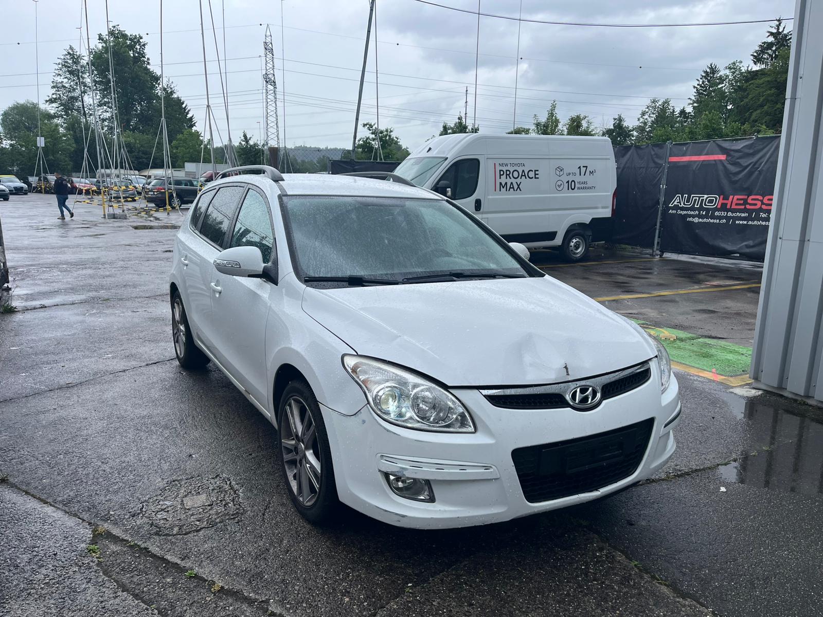 HYUNDAI i30 Wagon 2.0 Premium Automatic-image-2