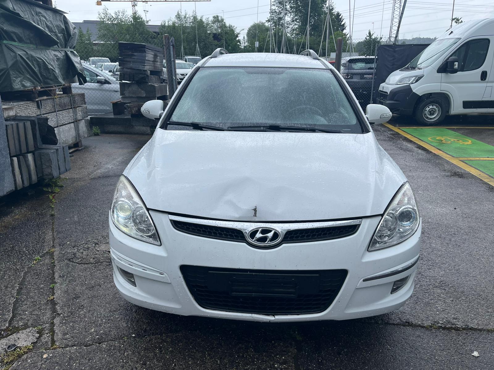 HYUNDAI i30 Wagon 2.0 Premium Automatic-image-1