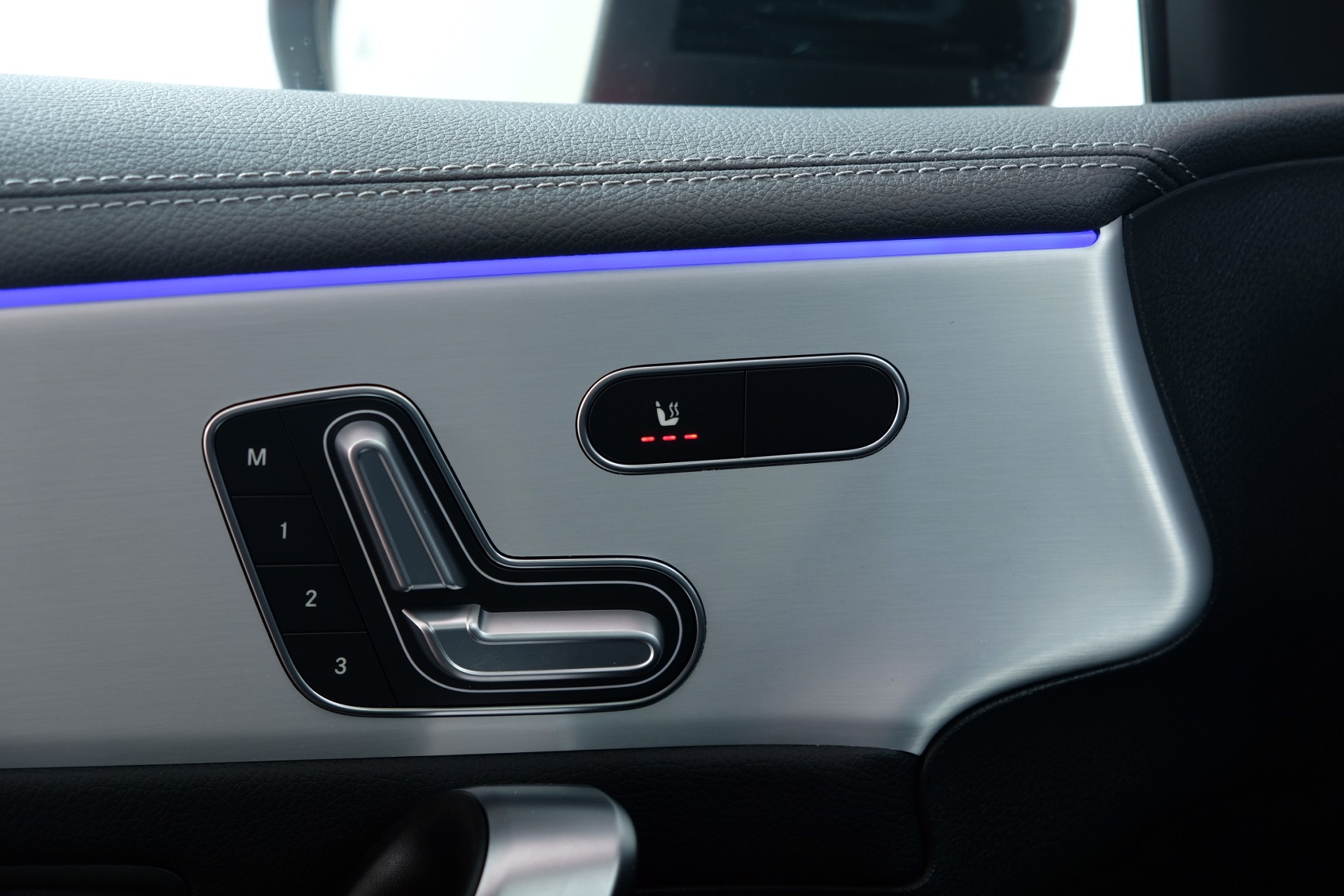 MERCEDES-BENZ A 35 AMG 4Matic Speedshift-image-13