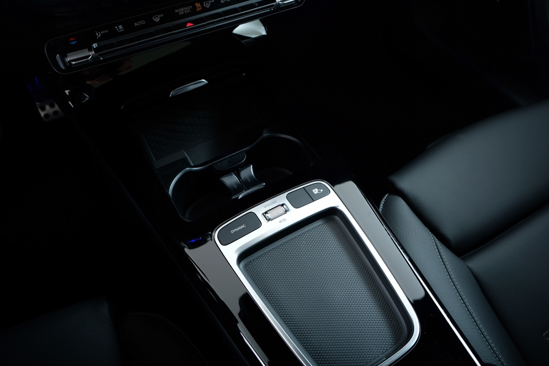 MERCEDES-BENZ A 35 AMG 4Matic Speedshift-image-14