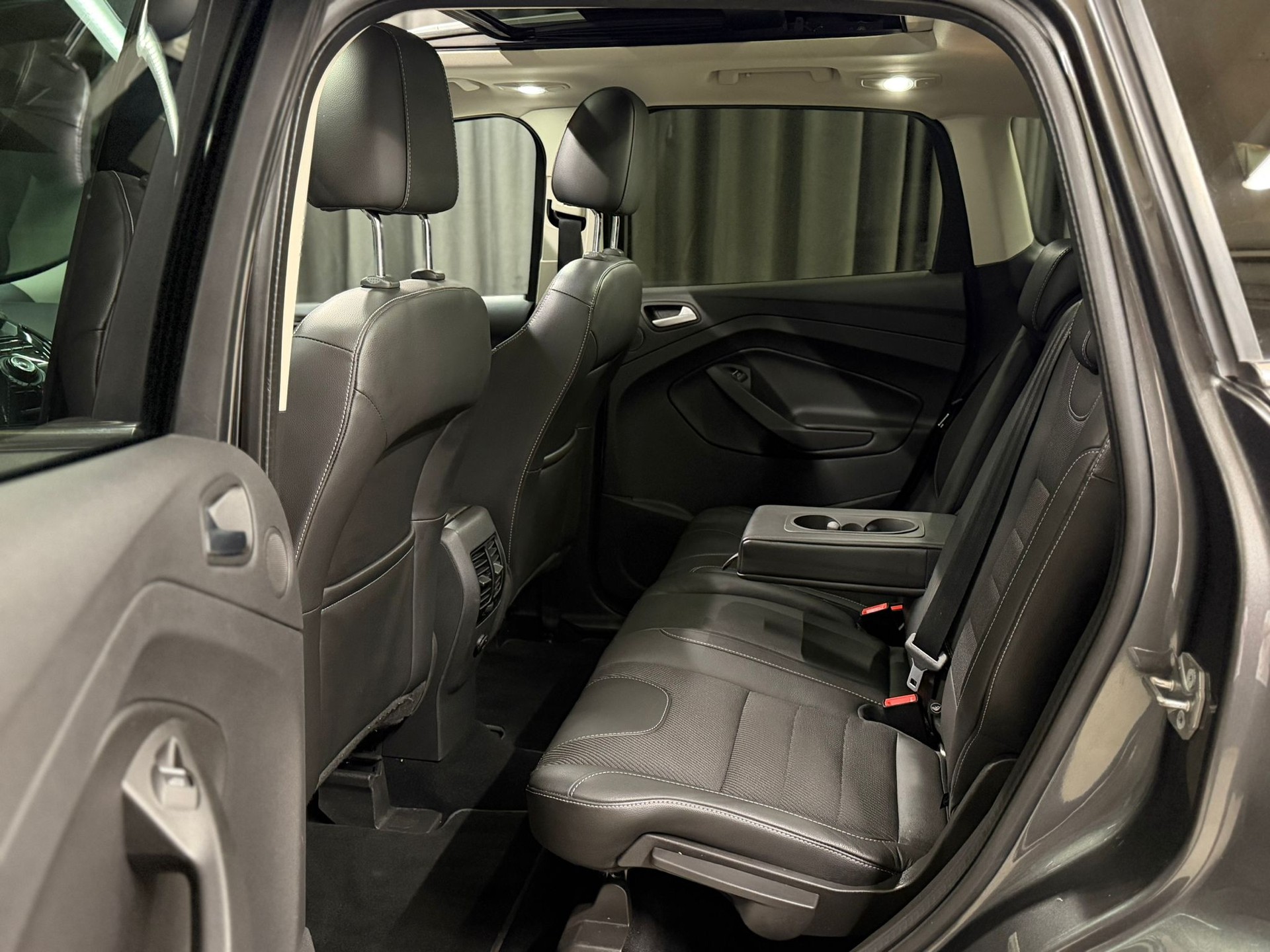 FORD Kuga 2.0 TDCi Titanium 4WD PowerShift-image-8