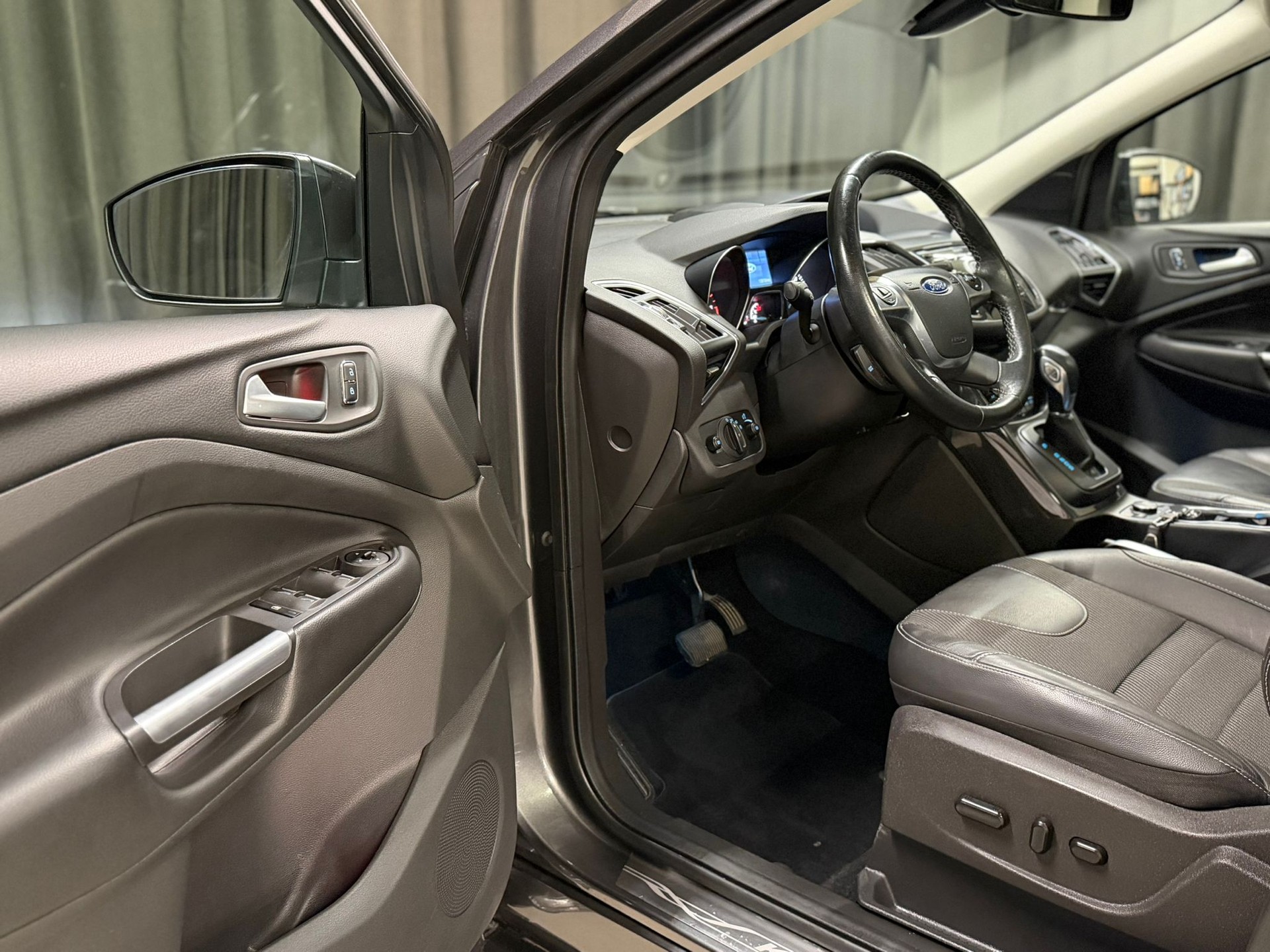 FORD Kuga 2.0 TDCi Titanium 4WD PowerShift-image-9