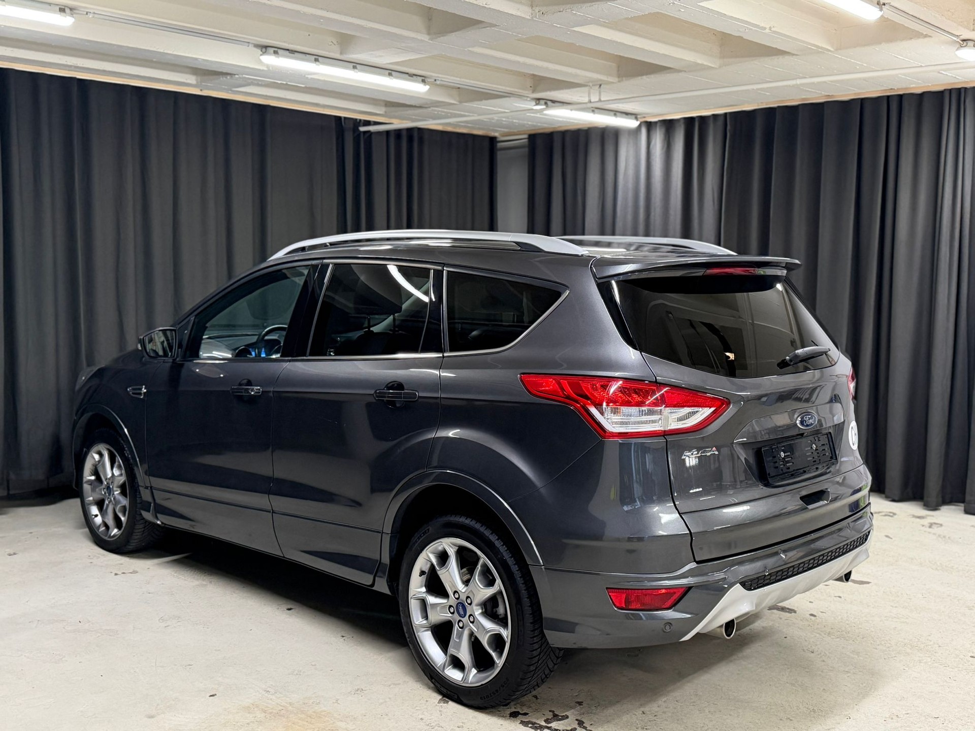 FORD Kuga 2.0 TDCi Titanium 4WD PowerShift-image-4