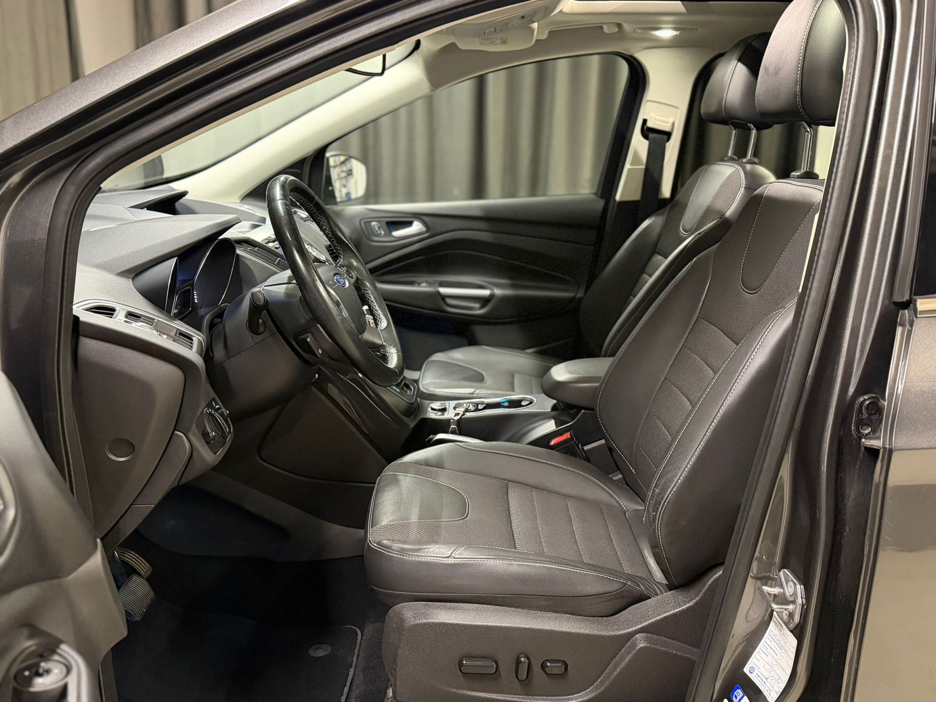 FORD Kuga 2.0 TDCi Titanium 4WD PowerShift-image-6