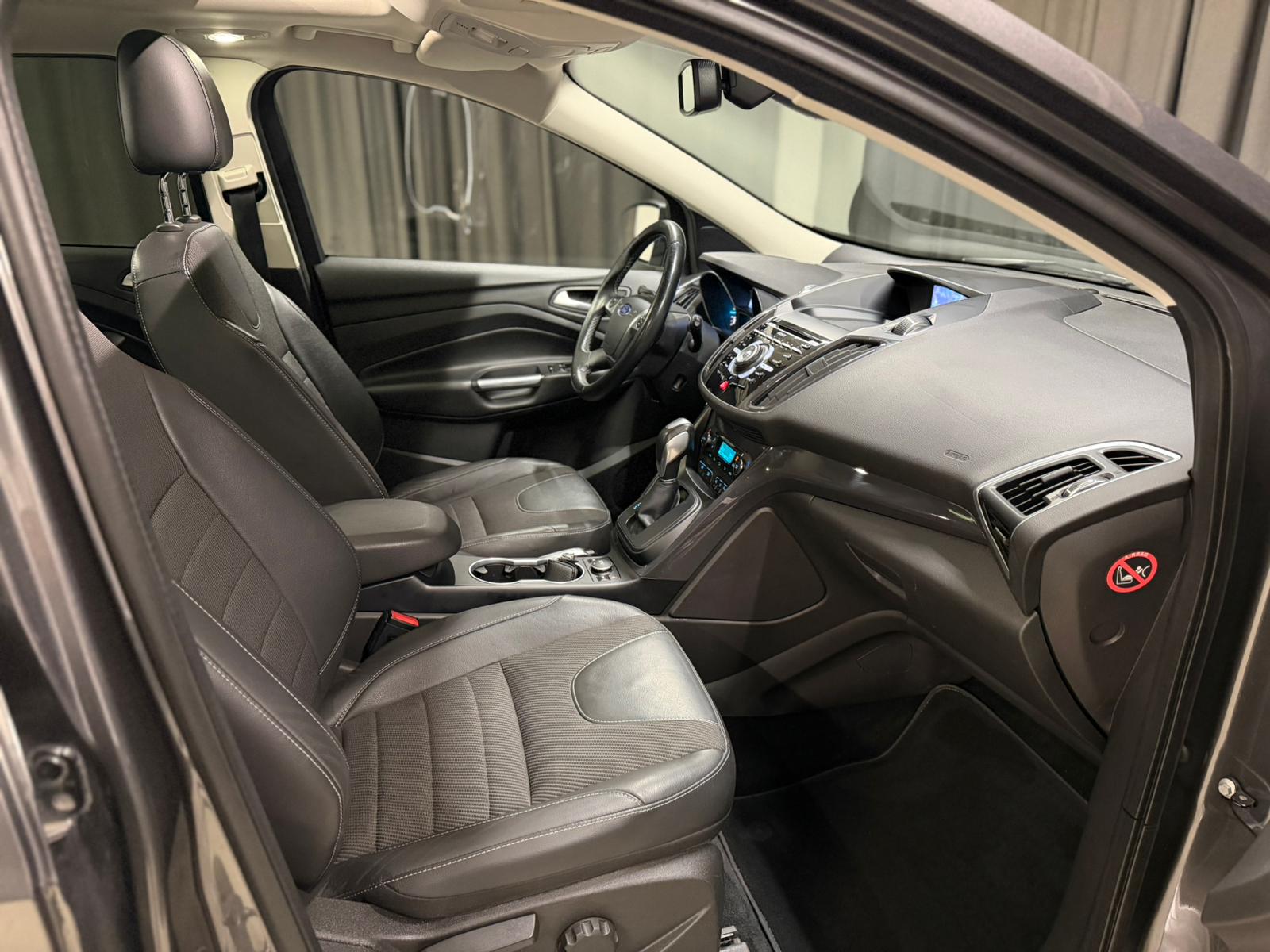FORD Kuga 2.0 TDCi Titanium 4WD PowerShift-image-14