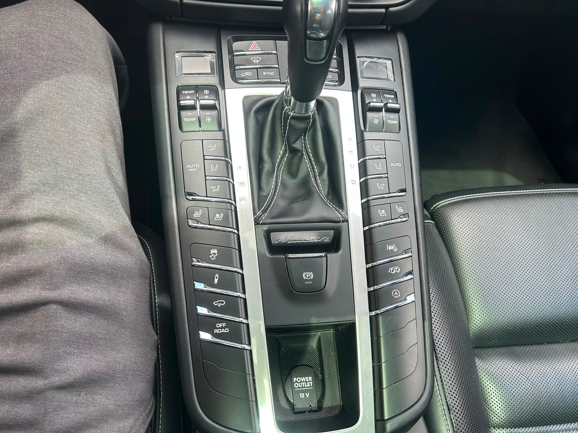 PORSCHE Macan Turbo PDK-image-12