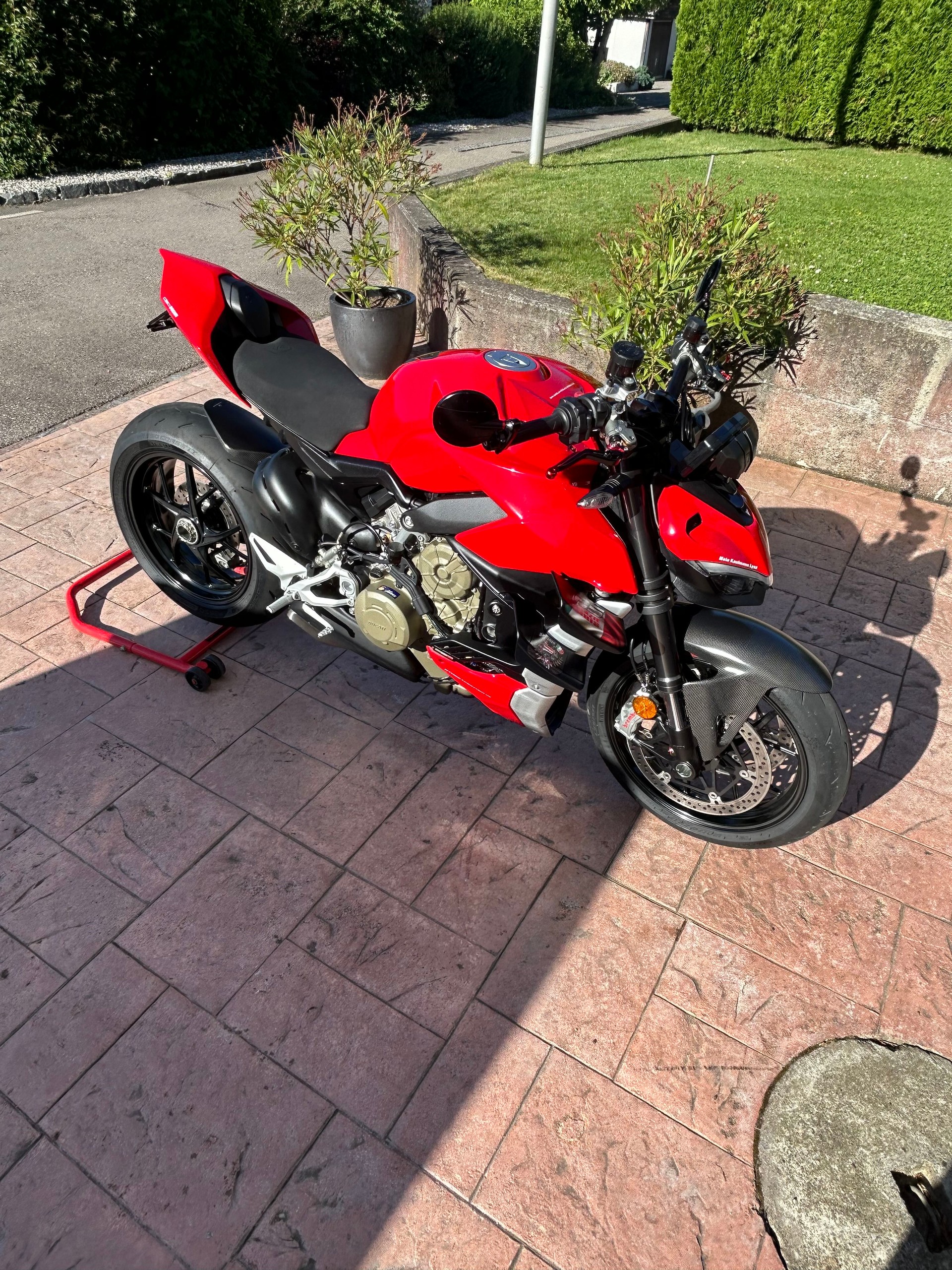 DUCATI Streetfighter V4-image-1