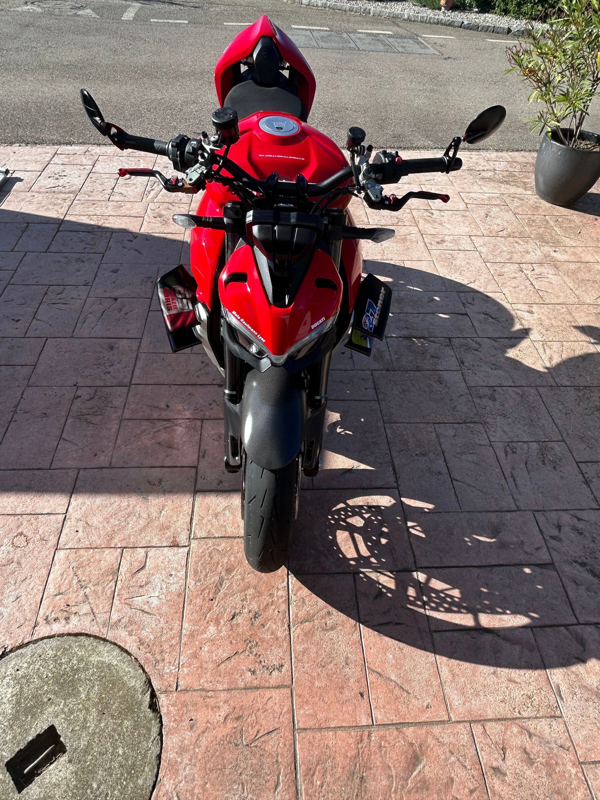 DUCATI Streetfighter V4-image-2
