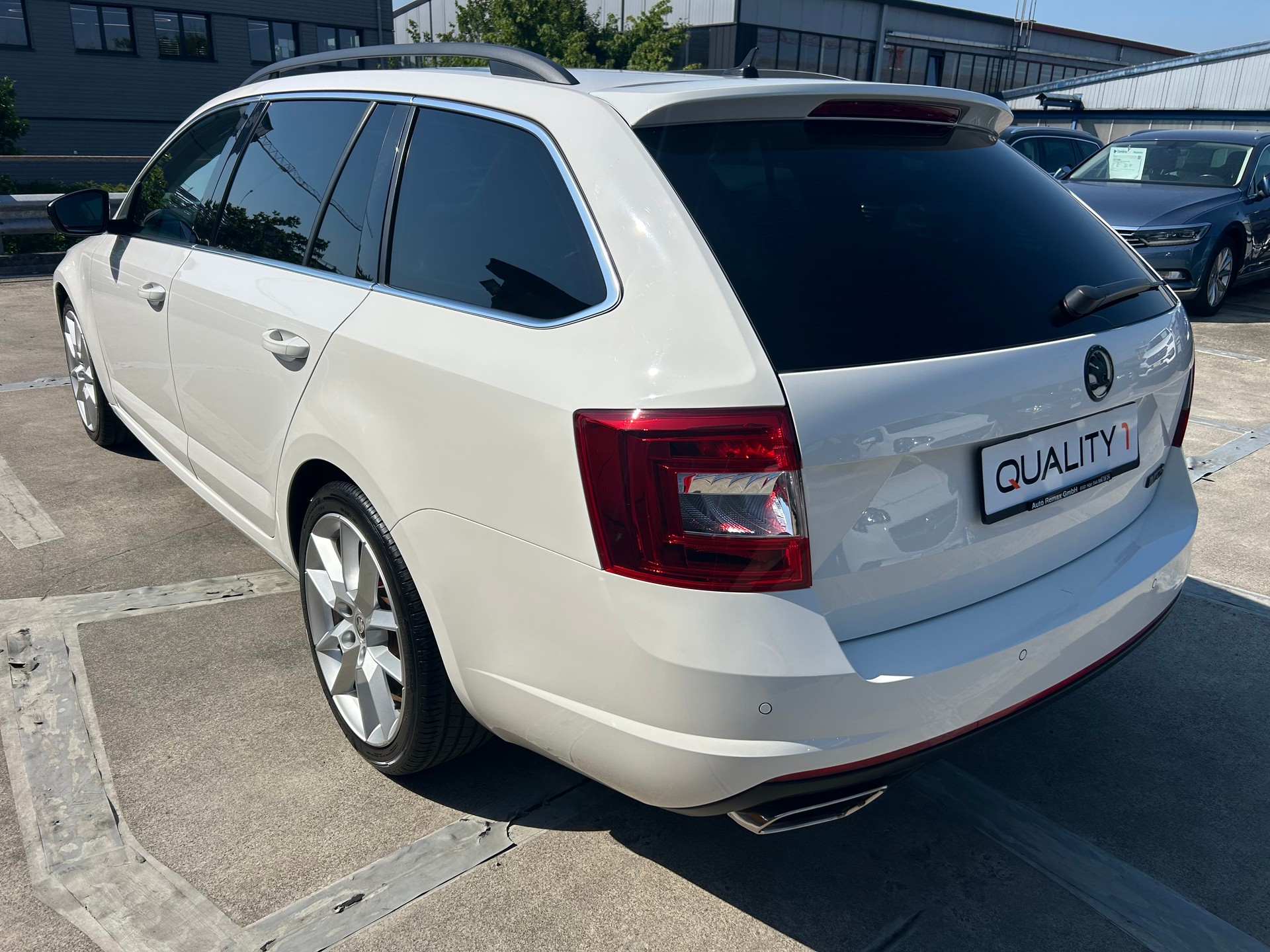 SKODA Octavia Combi 2.0 TDI RS-showroom-element-2