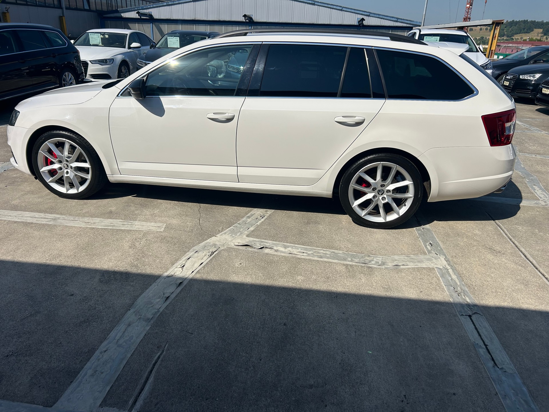 SKODA Octavia Combi 2.0 TDI RS-showroom-element-1