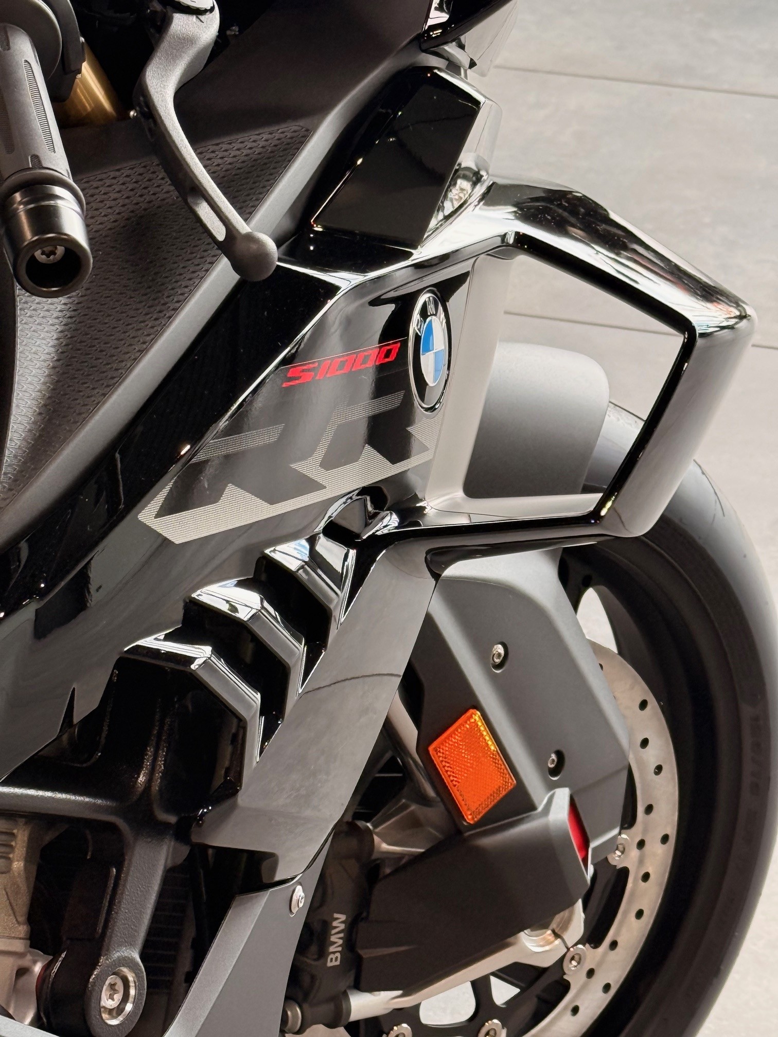 BMW S 1000 RR-showroom-element-3