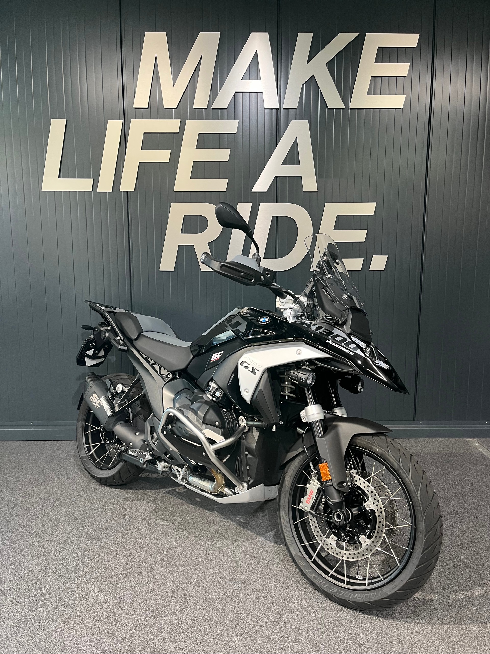 BMW R 1300 GS-image-1