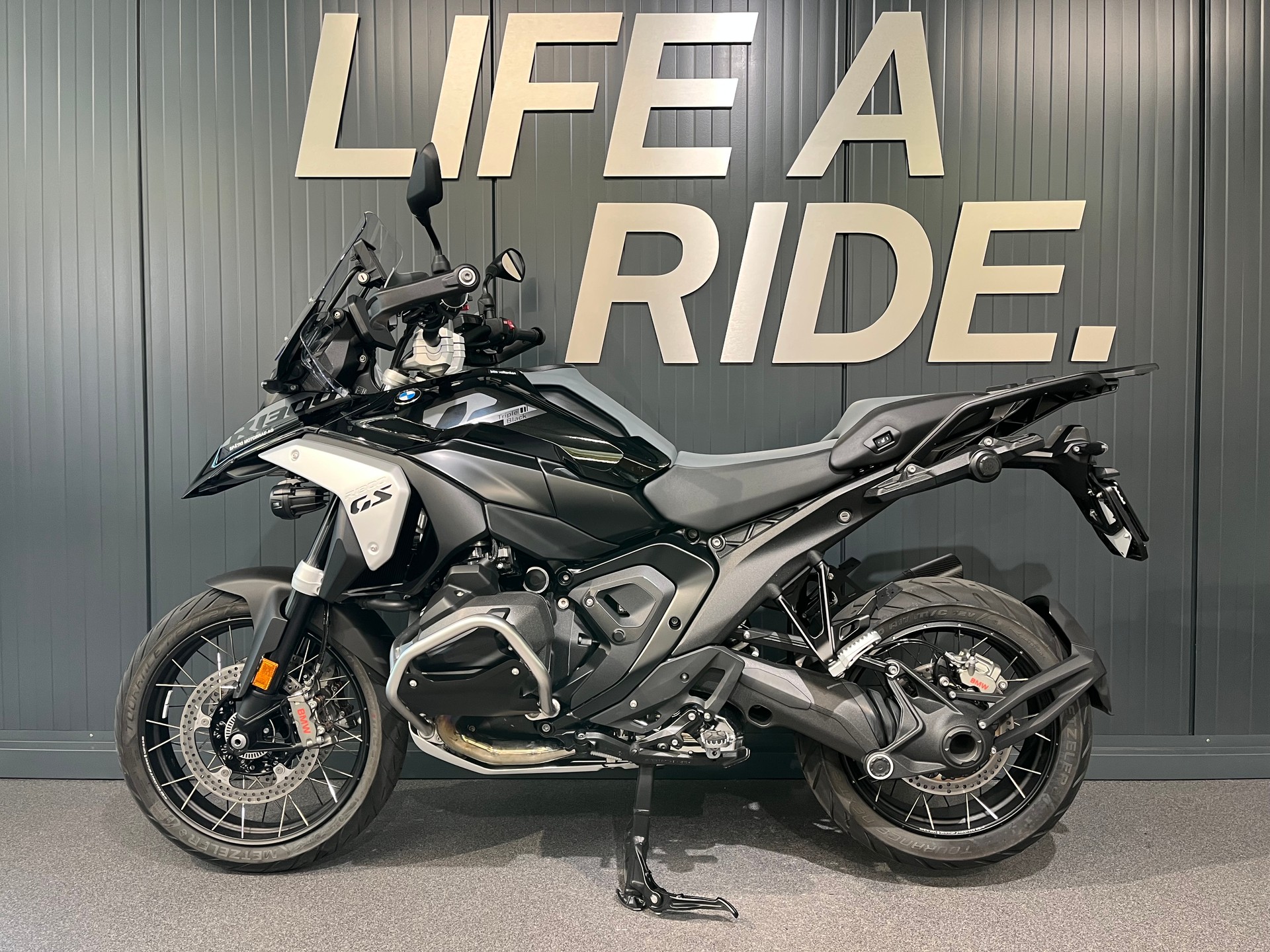 BMW R 1300 GS-image-2