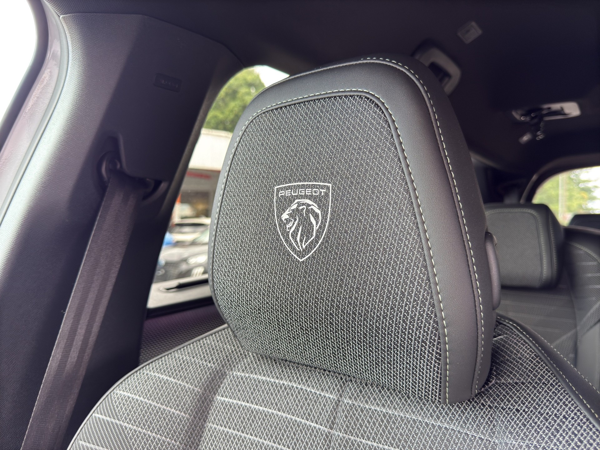 PEUGEOT 5008 1.2 Hybrid e-DCS6 GT 7 Plätzer-image-37