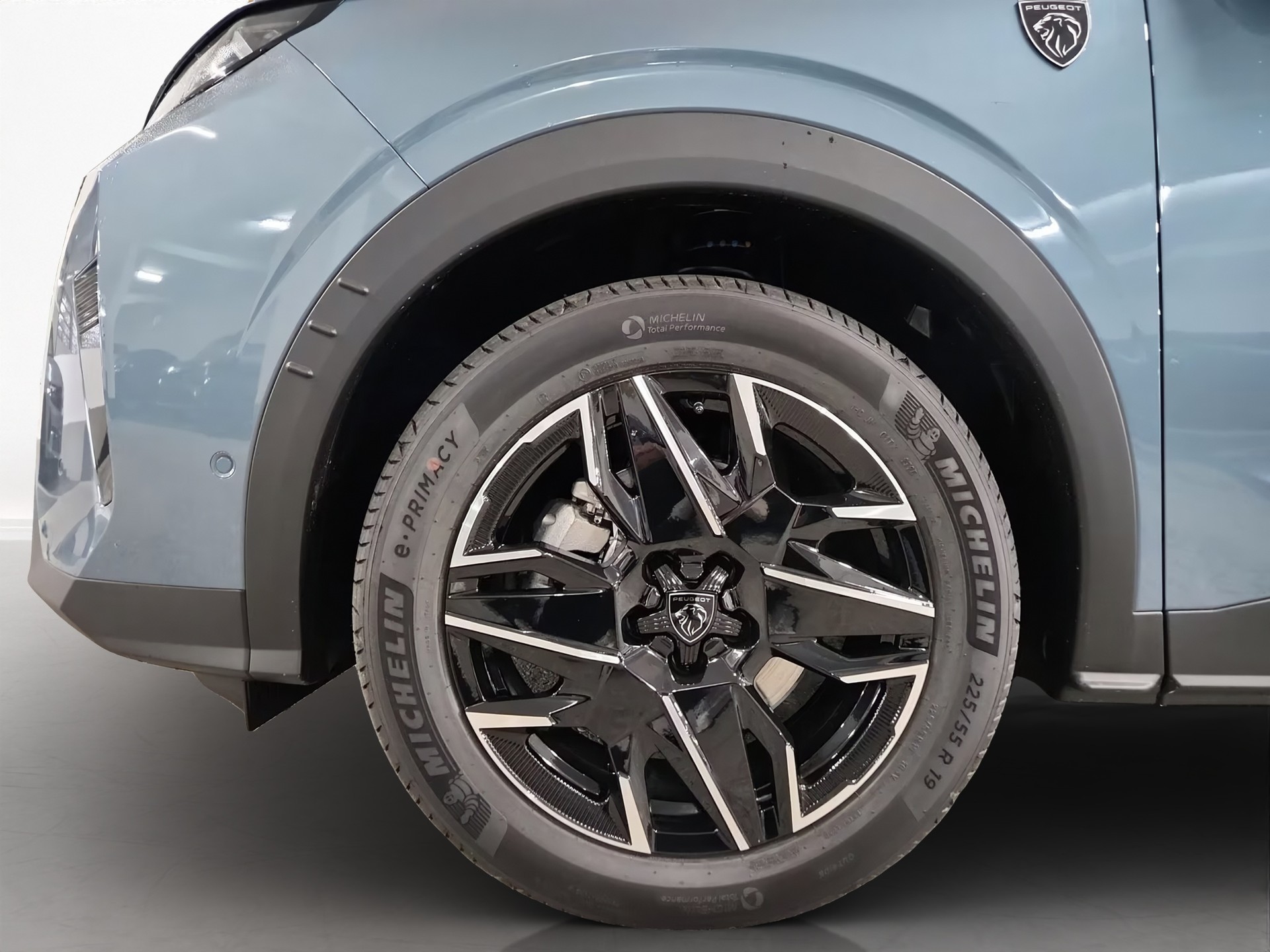 PEUGEOT 5008 1.2 Hybrid e-DCS6 GT 7 Plätzer-showroom-element-3