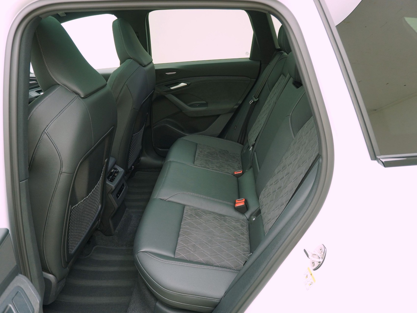 AUDI Q6 e-tron S line quattro **Audi Werksgarantie bis 03/2031**-image-11