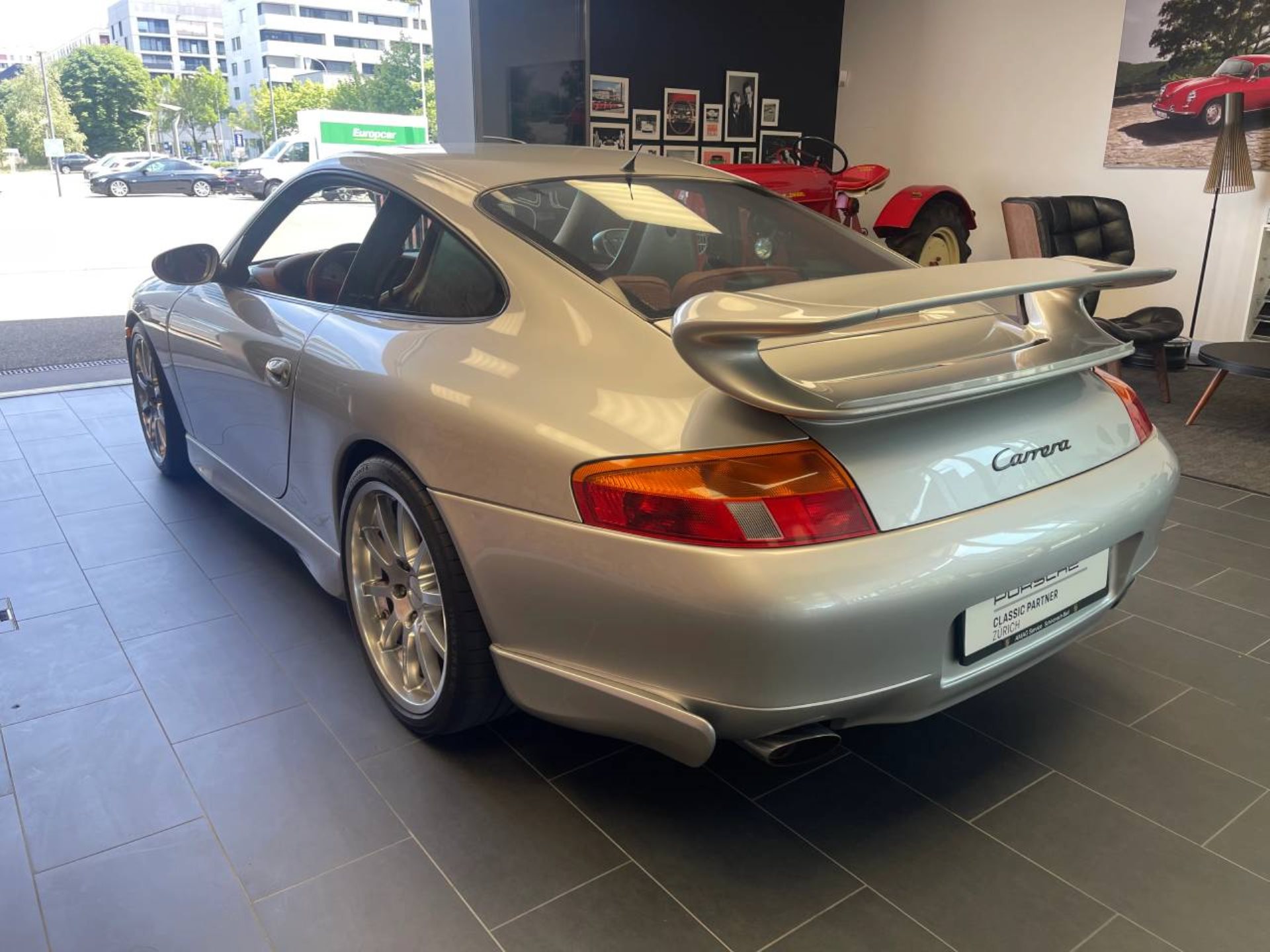 PORSCHE 911 Carrera Coupé-showroom-element-2