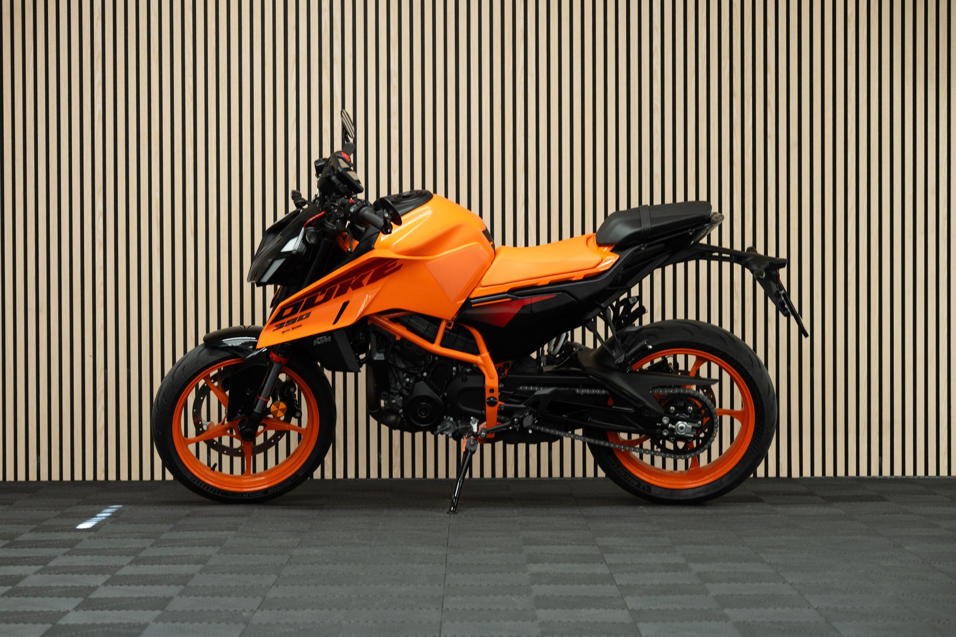 KTM 390 Duke-image-1