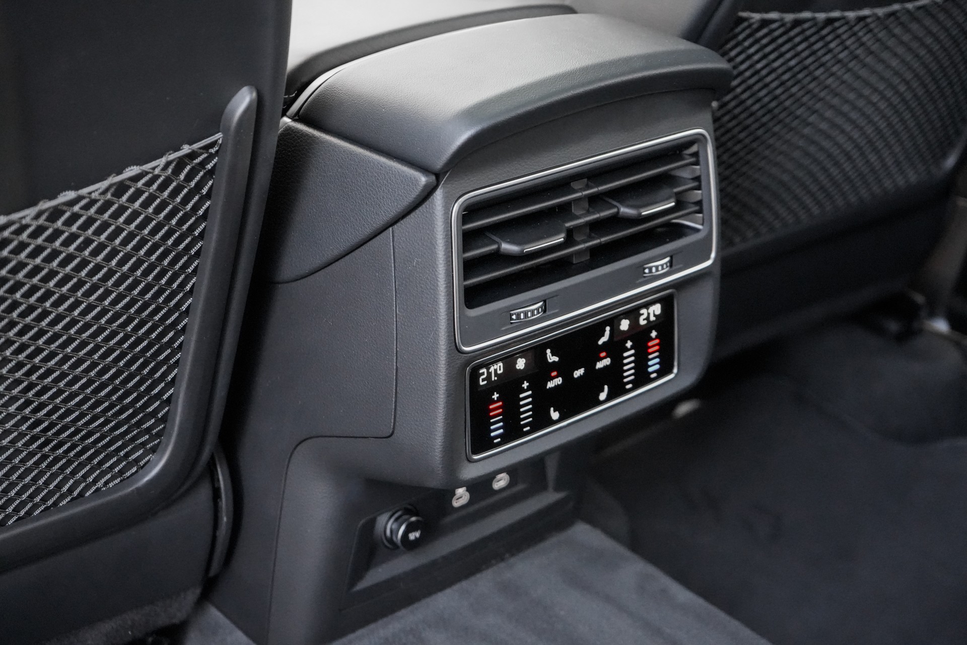 AUDI SQ8 Competition TFSI quattro tiptronic-image-25