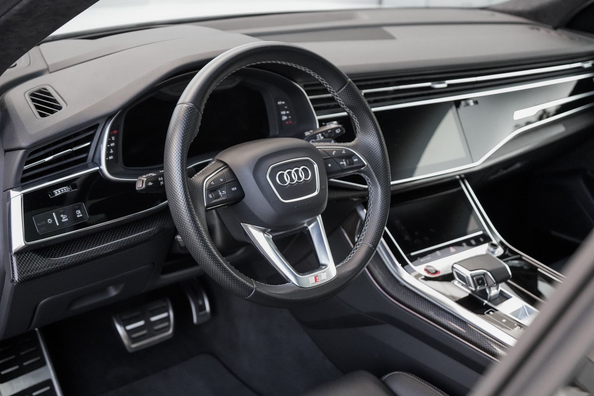 AUDI SQ8 Competition TFSI quattro tiptronic-image-11